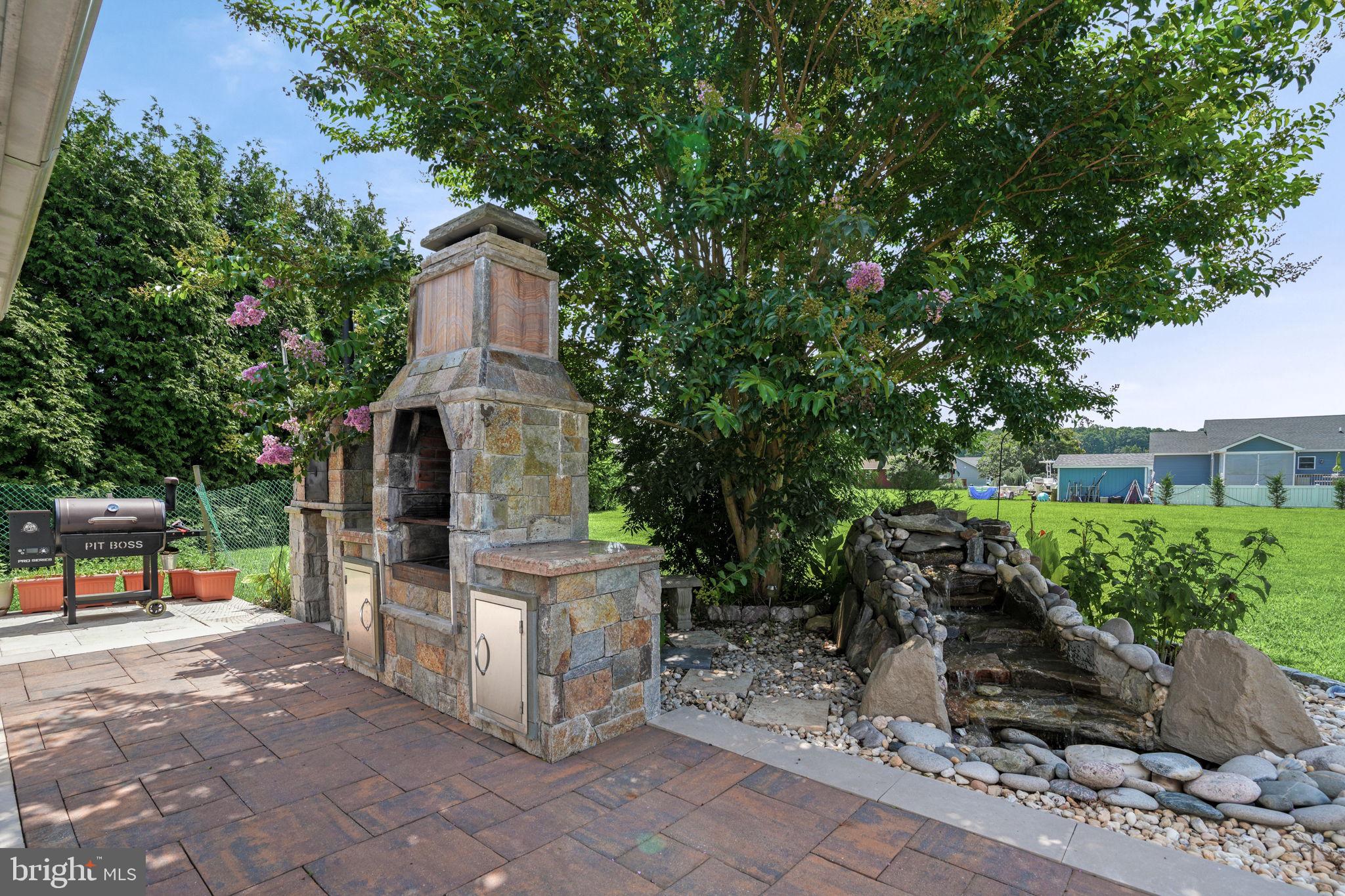 CAPTAIN'S COVE - Residential