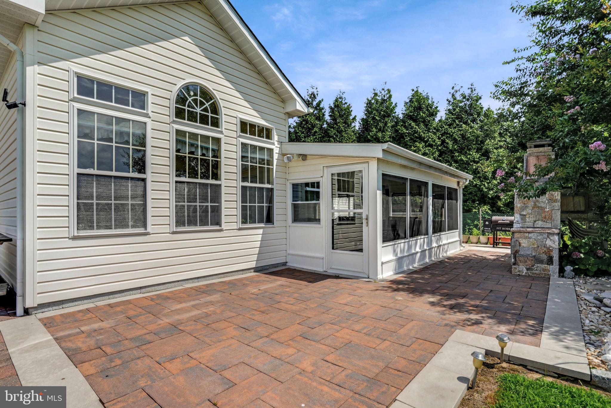 CAPTAIN'S COVE - Residential