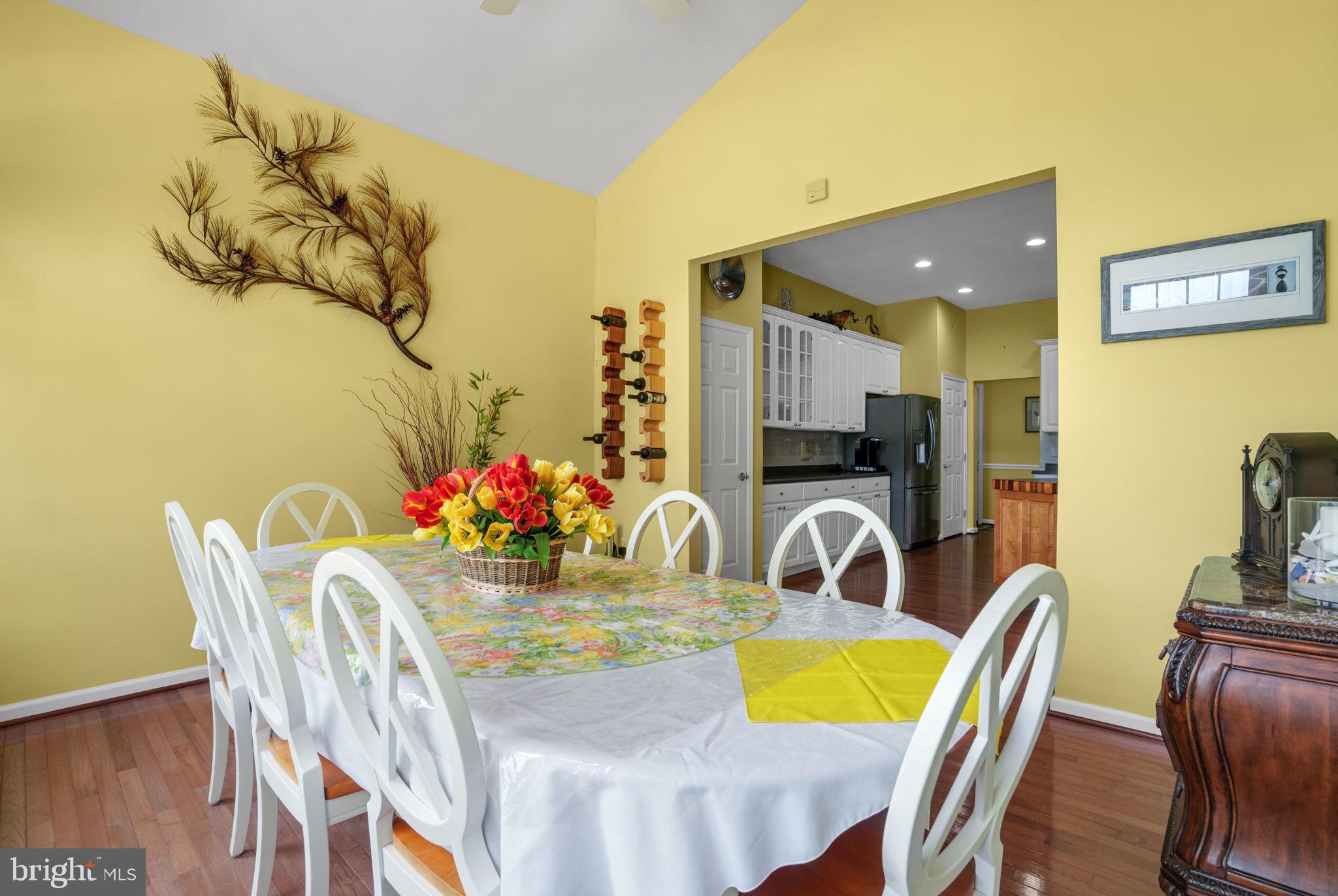 CAPTAIN'S COVE - Residential