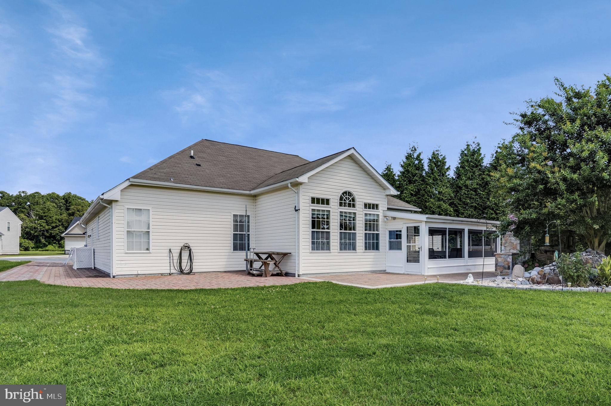 CAPTAIN'S COVE - Residential