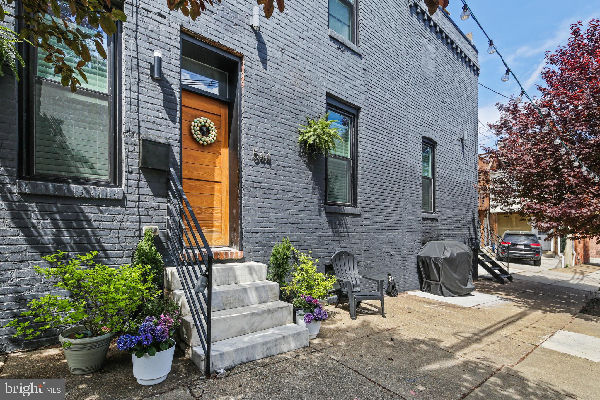 544 E CLEMENT STREET