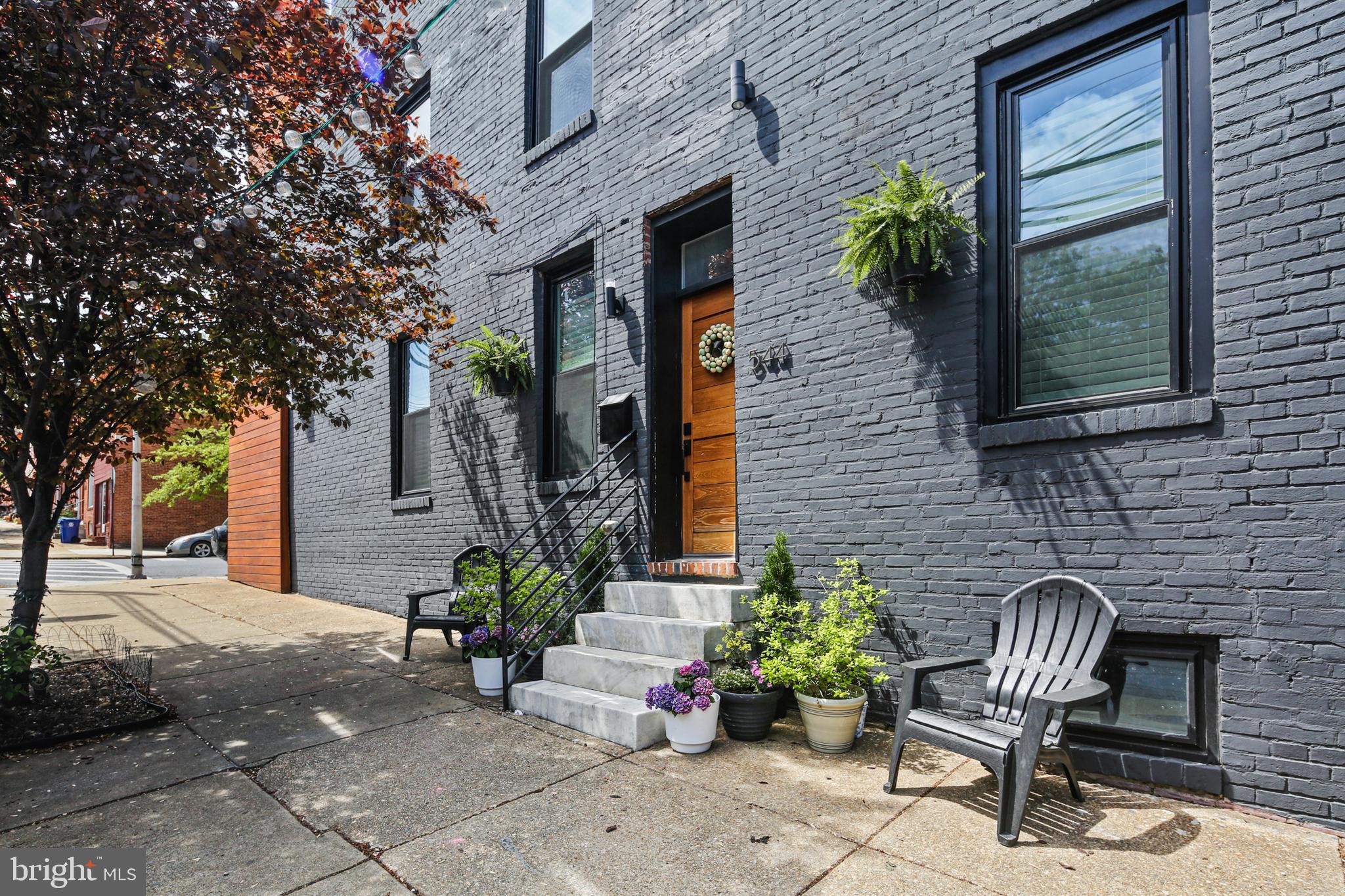 544 E CLEMENT STREET