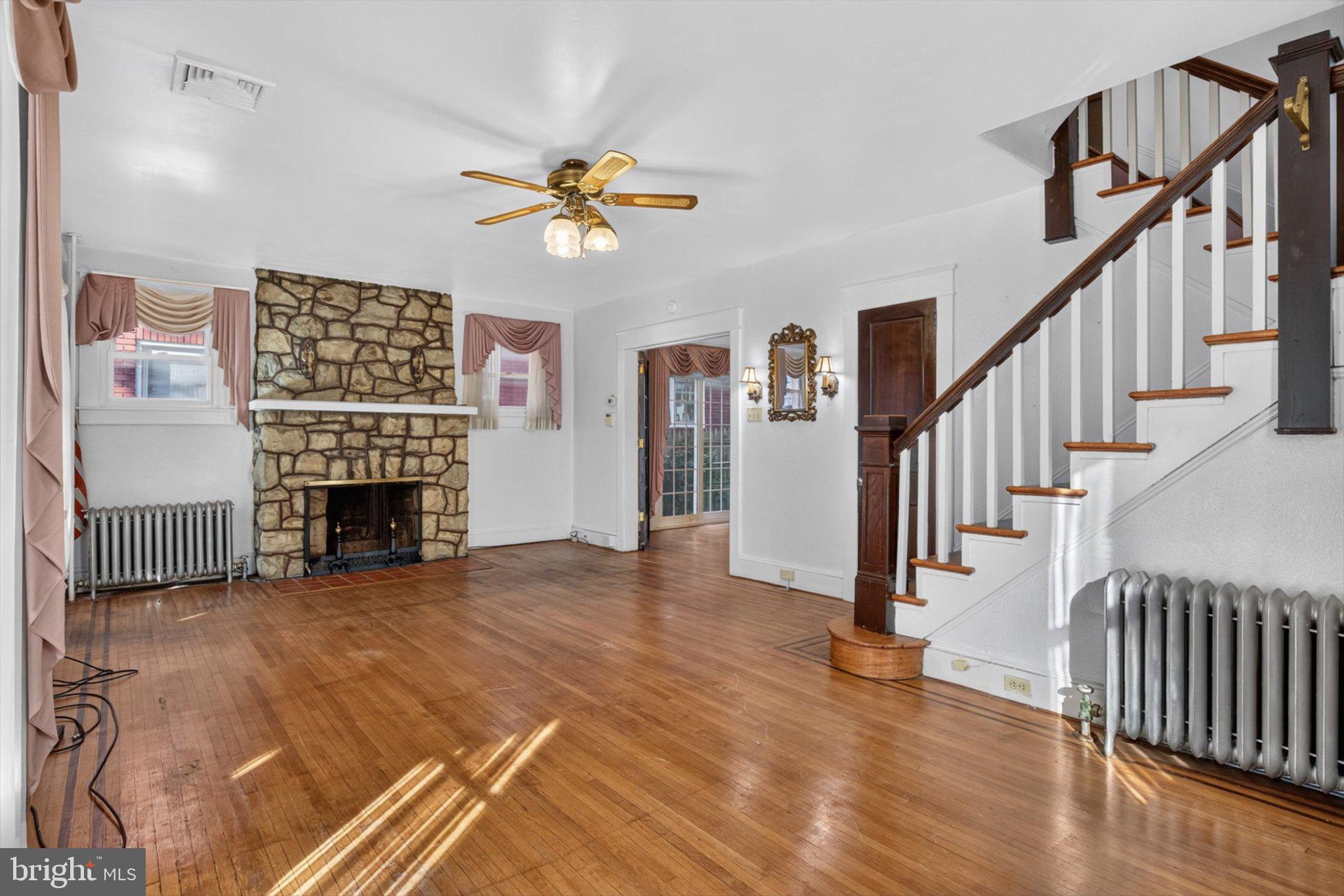 813 W KING STREET