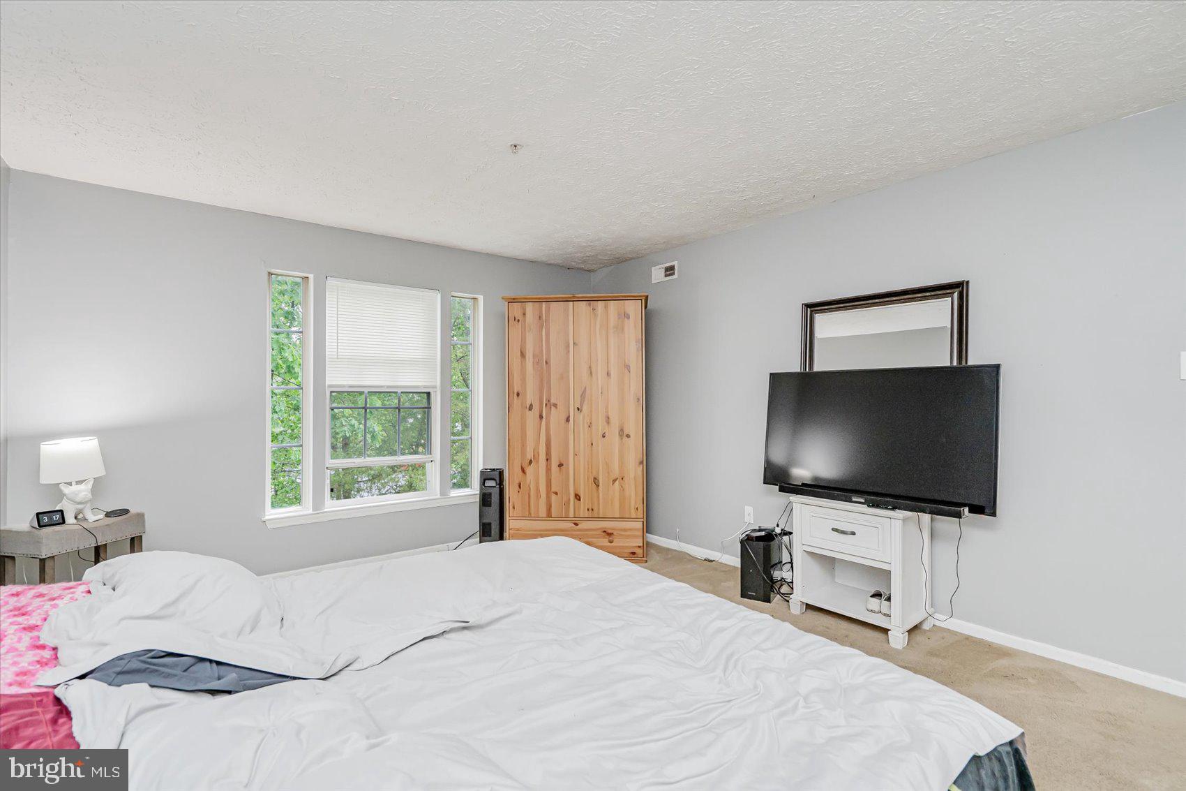 WOODBRIDGE CENTER - Residential