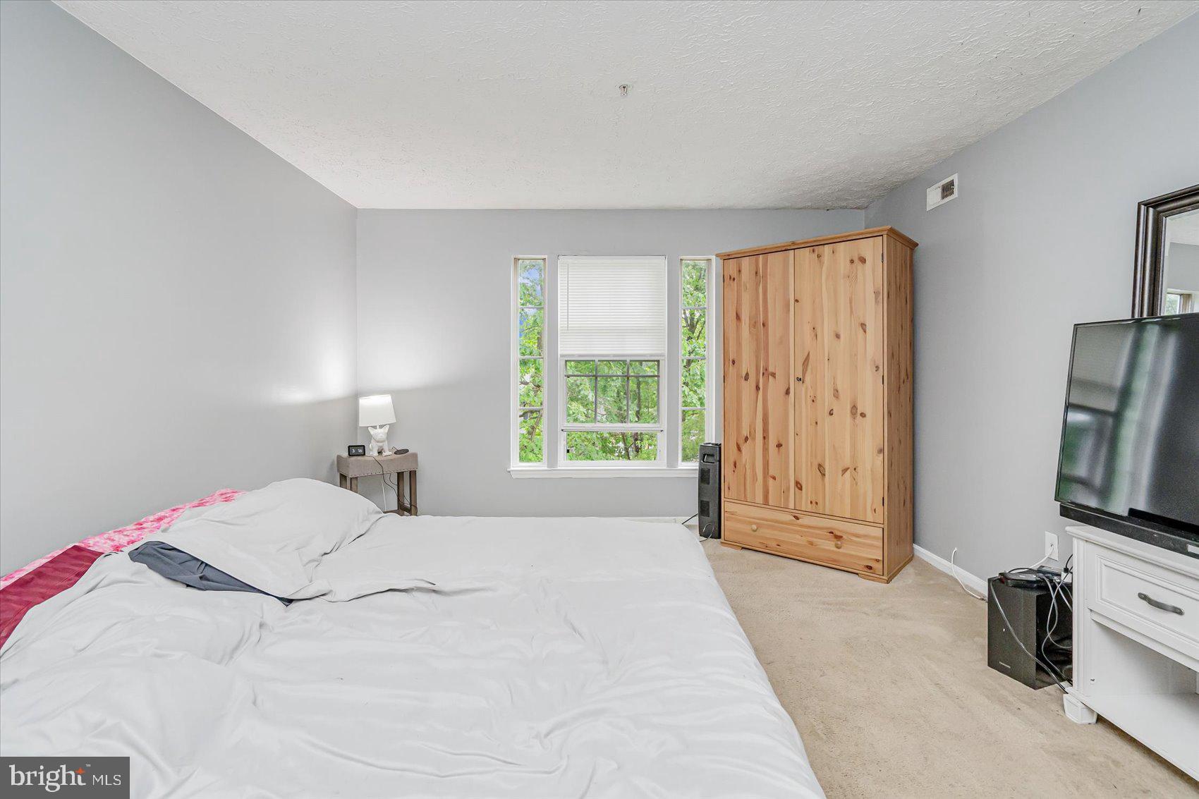 WOODBRIDGE CENTER - Residential