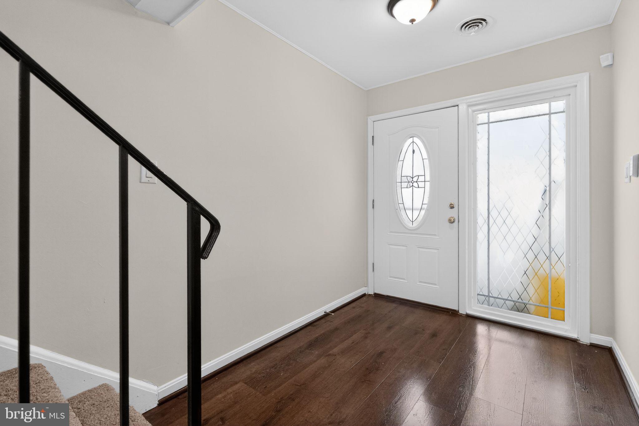 FOUR SEASONS - Residential