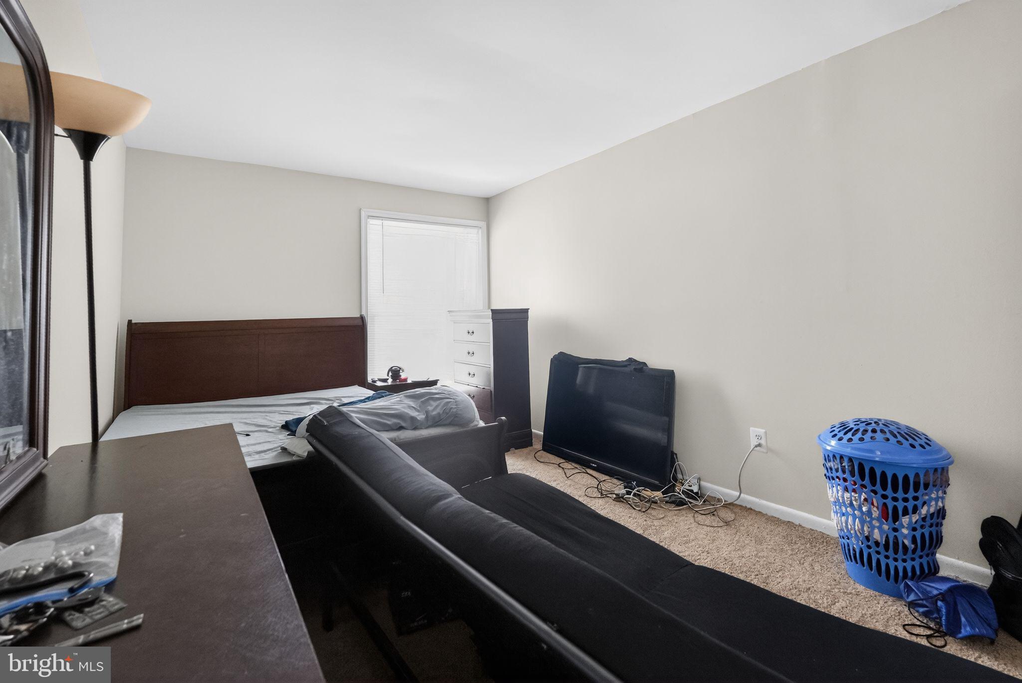 FOUR SEASONS - Residential