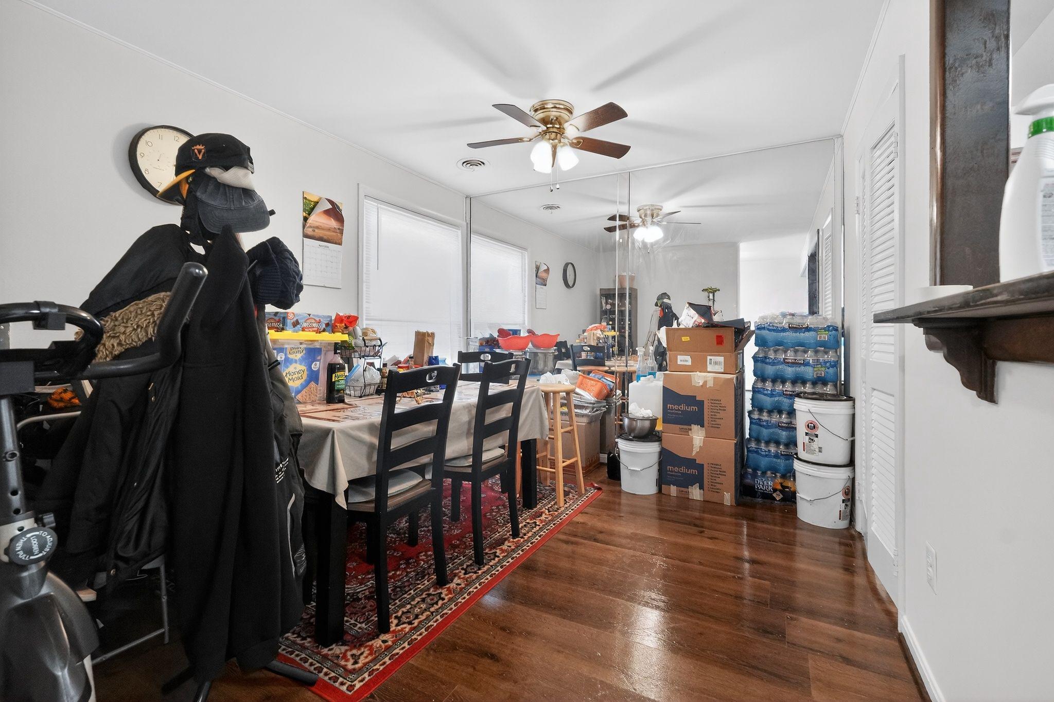 FOUR SEASONS - Residential