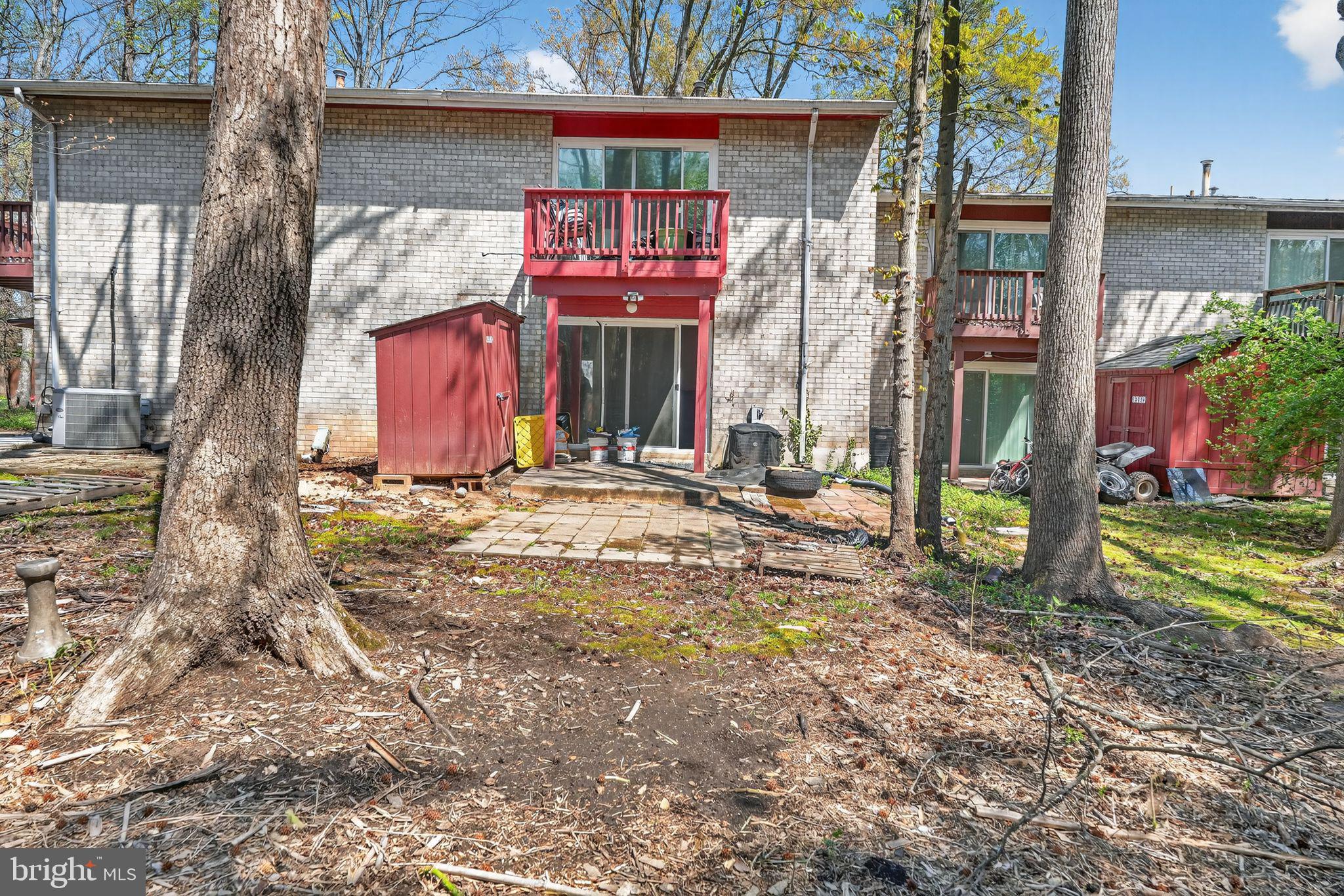 FOUR SEASONS - Residential