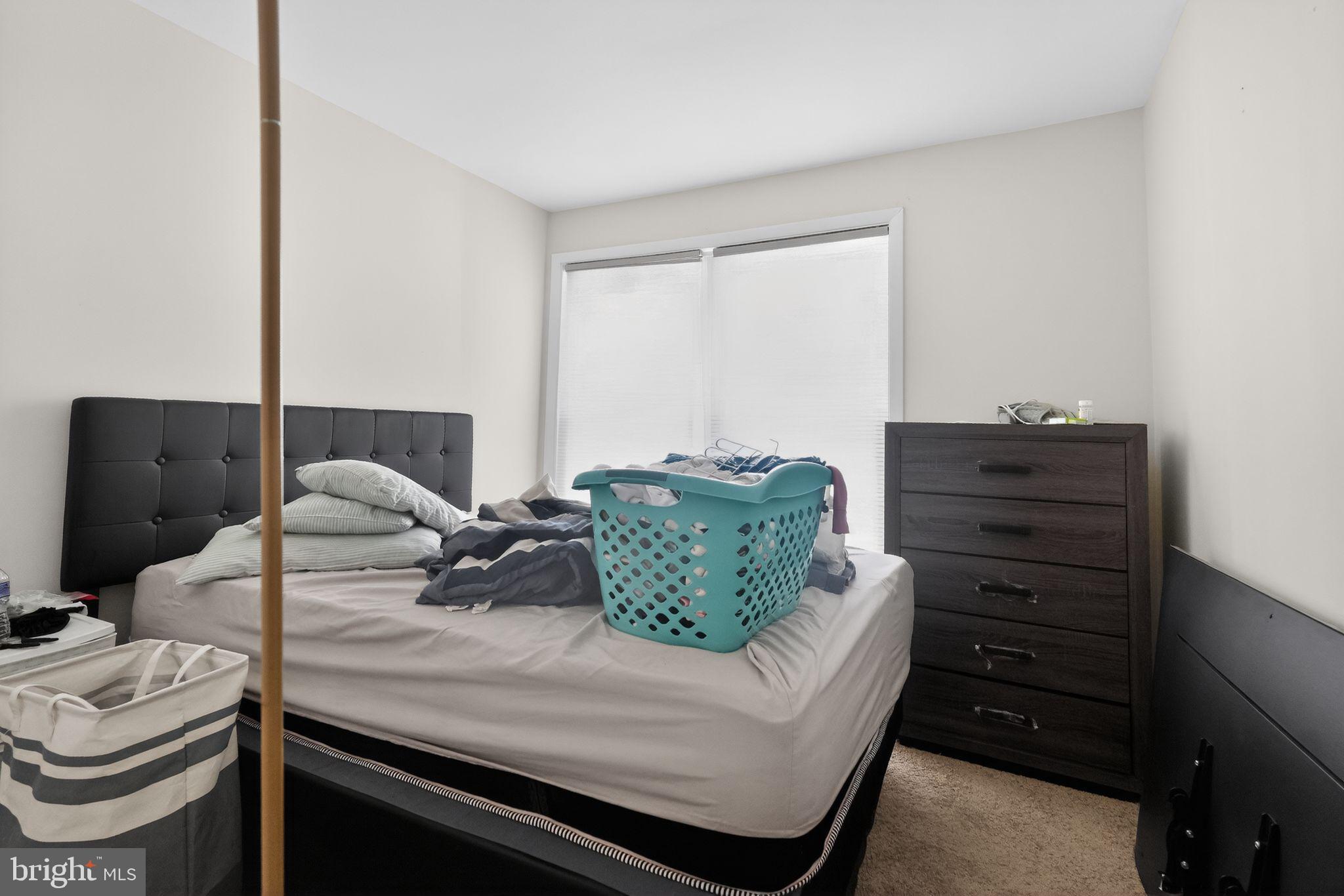 FOUR SEASONS - Residential