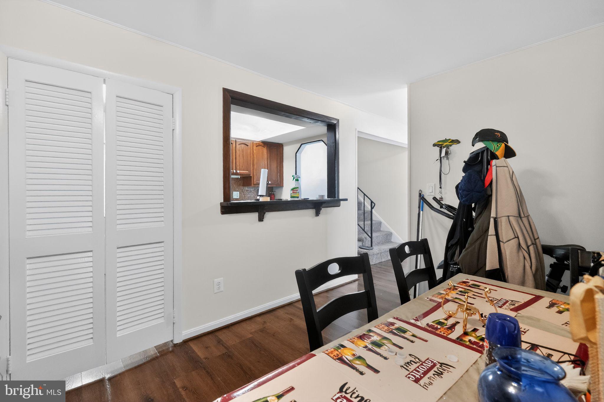 FOUR SEASONS - Residential