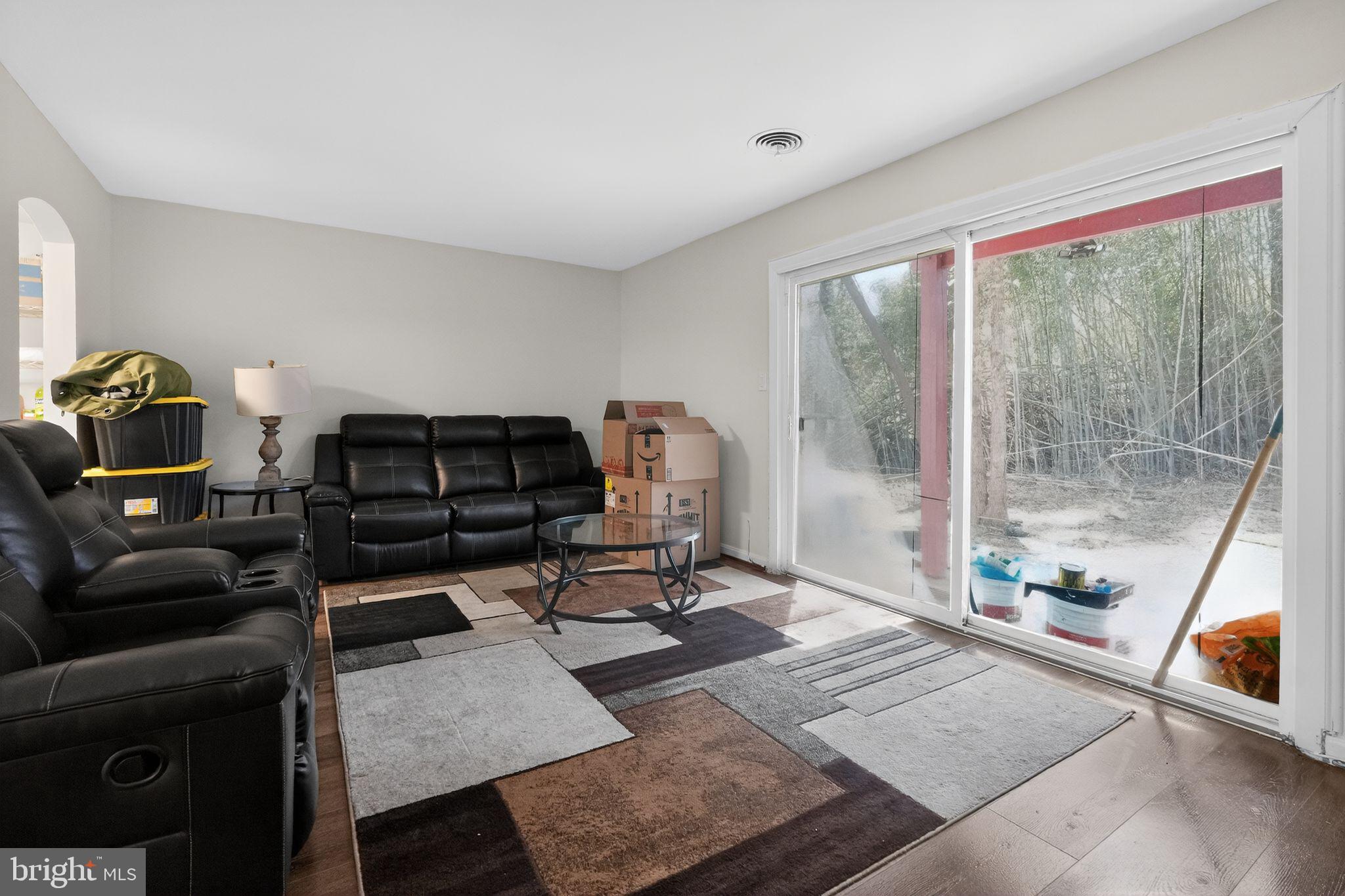 FOUR SEASONS - Residential