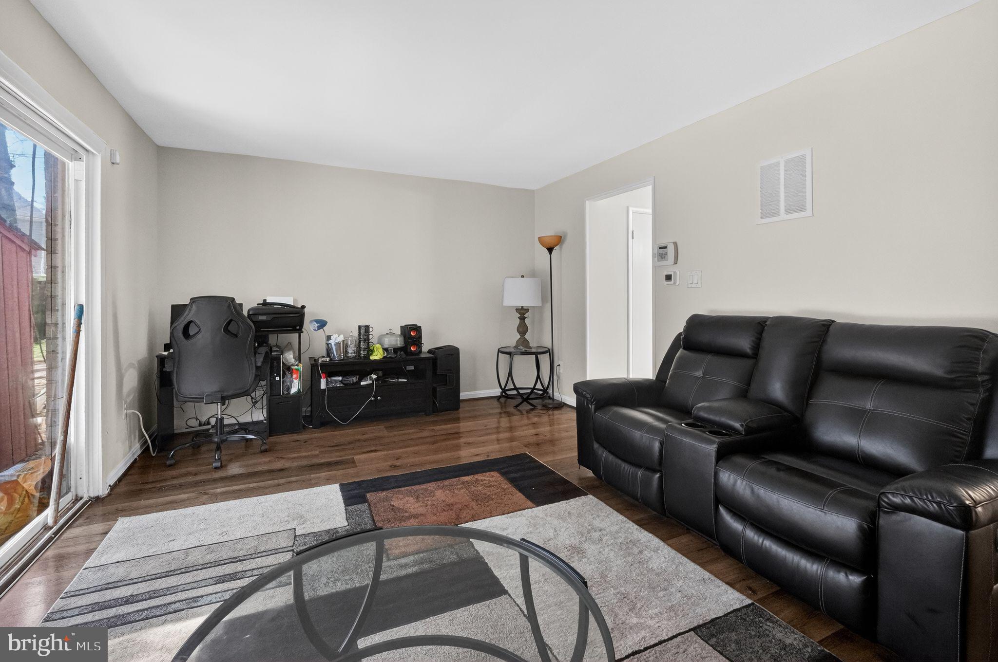 FOUR SEASONS - Residential