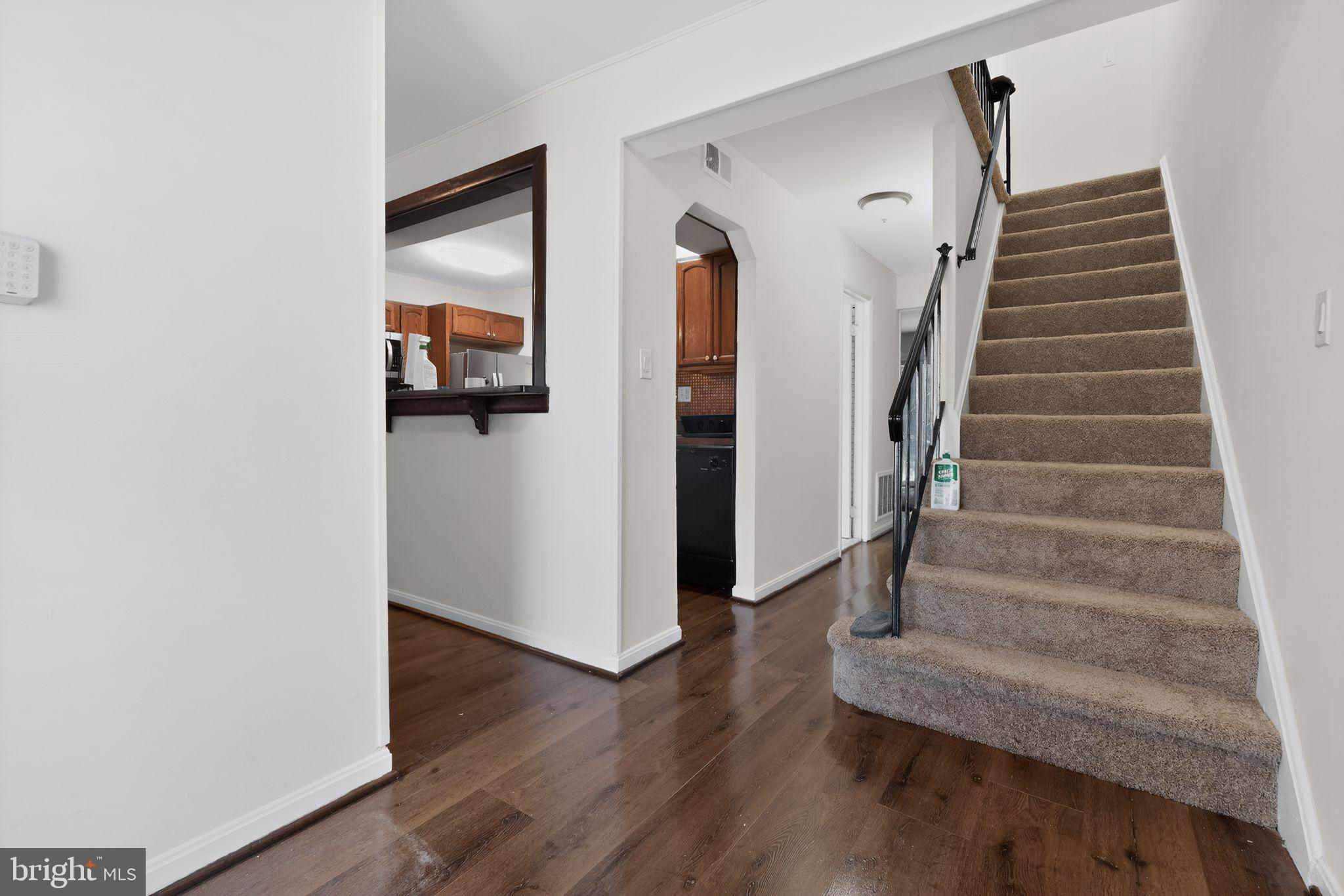 FOUR SEASONS - Residential