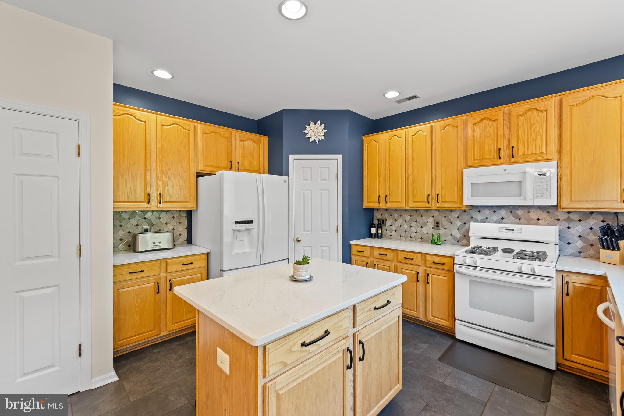 WAYSIDE VILLAGE - Residential