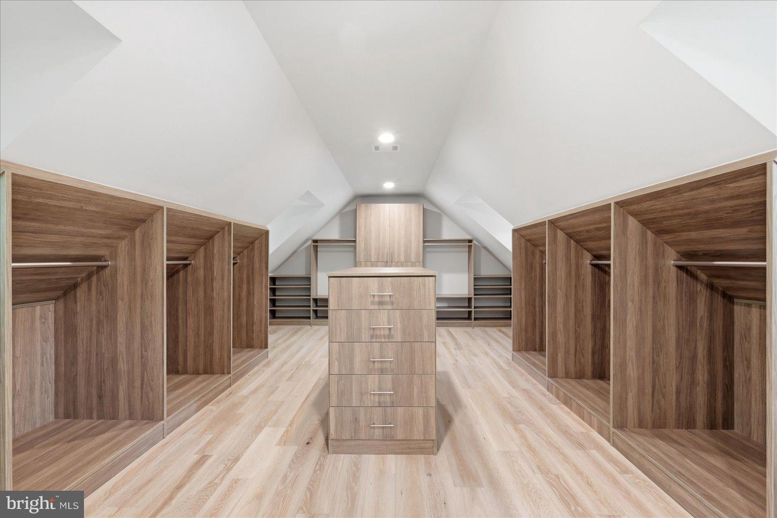 CLEVELAND PARK - Residential