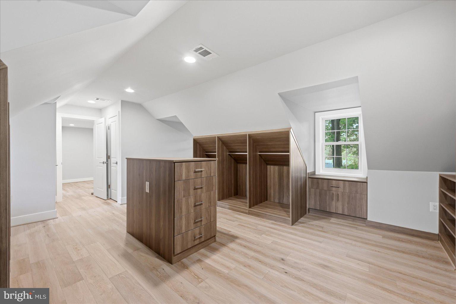 CLEVELAND PARK - Residential
