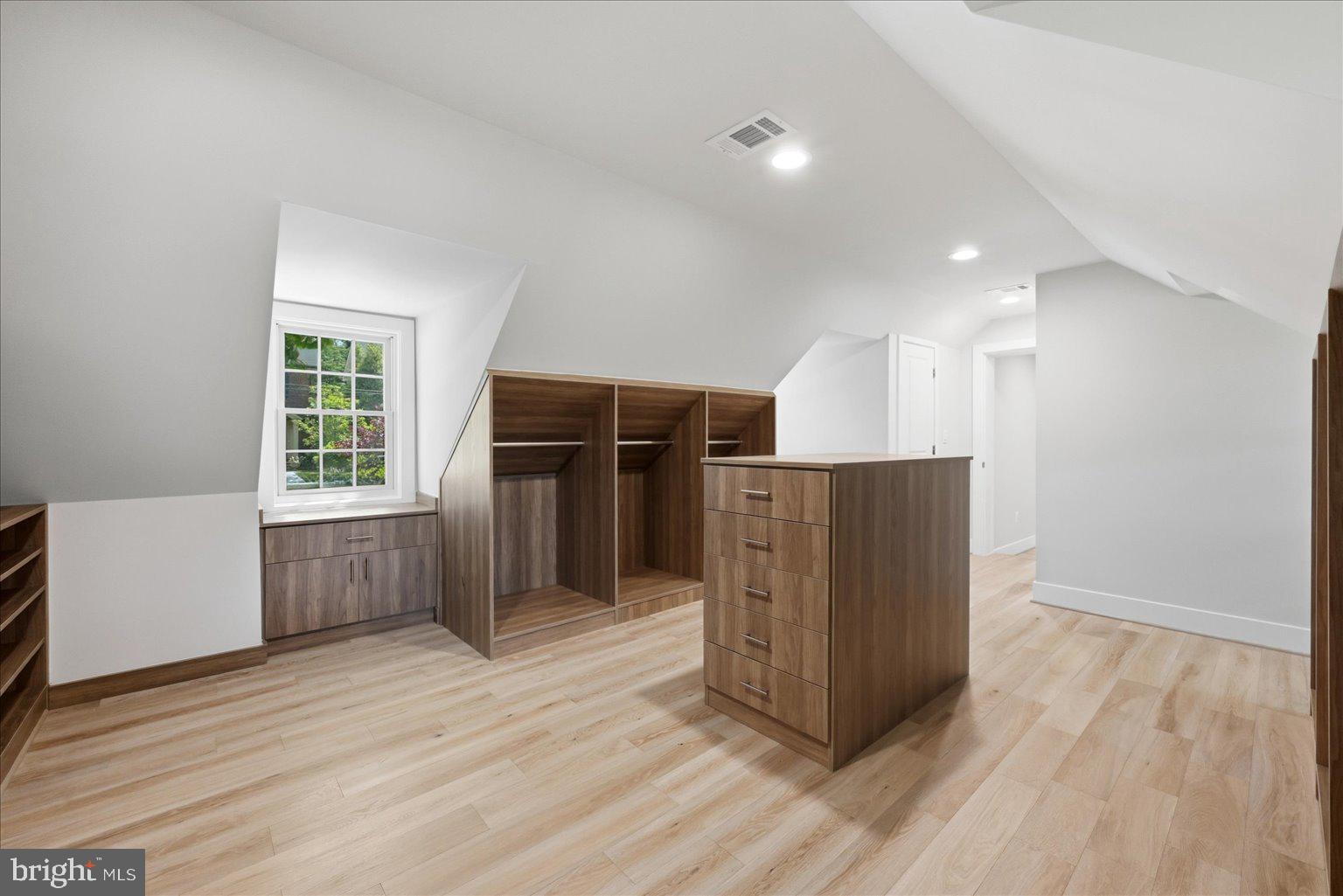 CLEVELAND PARK - Residential