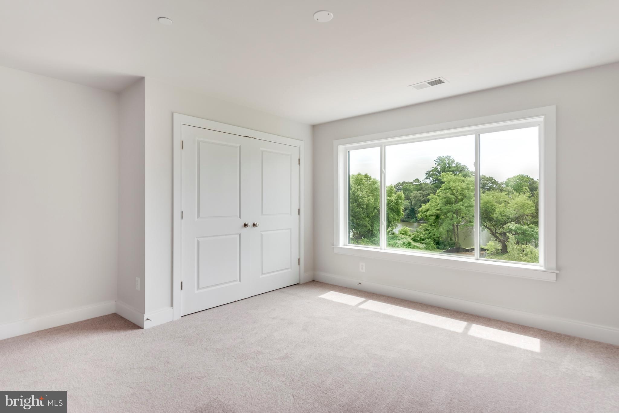 SOUTH RIVER CROSSING - Residential