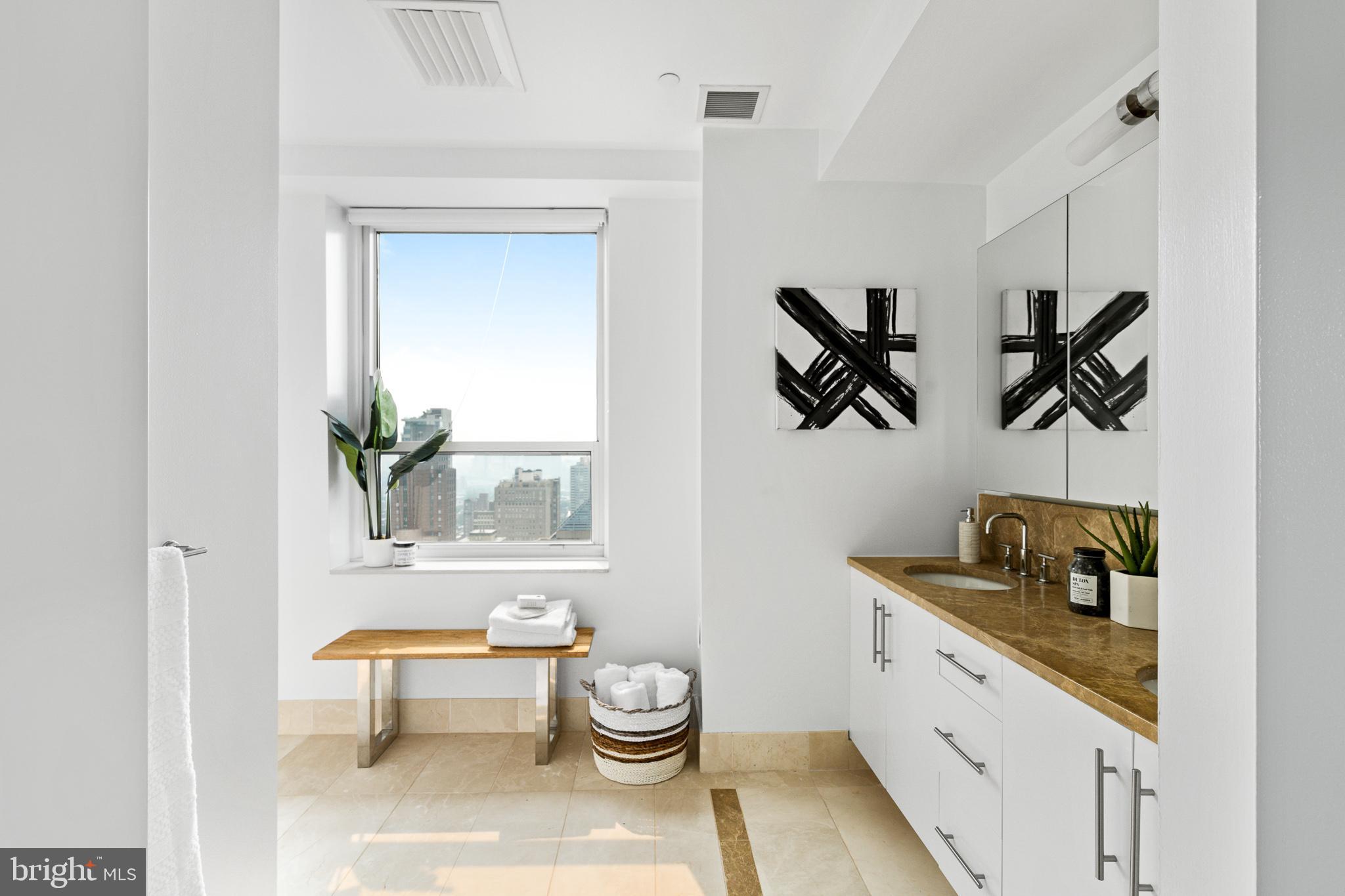 AVENUE OF THE ARTS - Residential