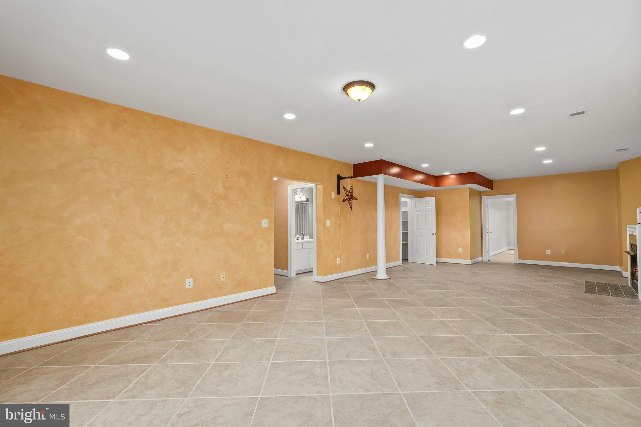 ROLLING MEADOWS - Residential