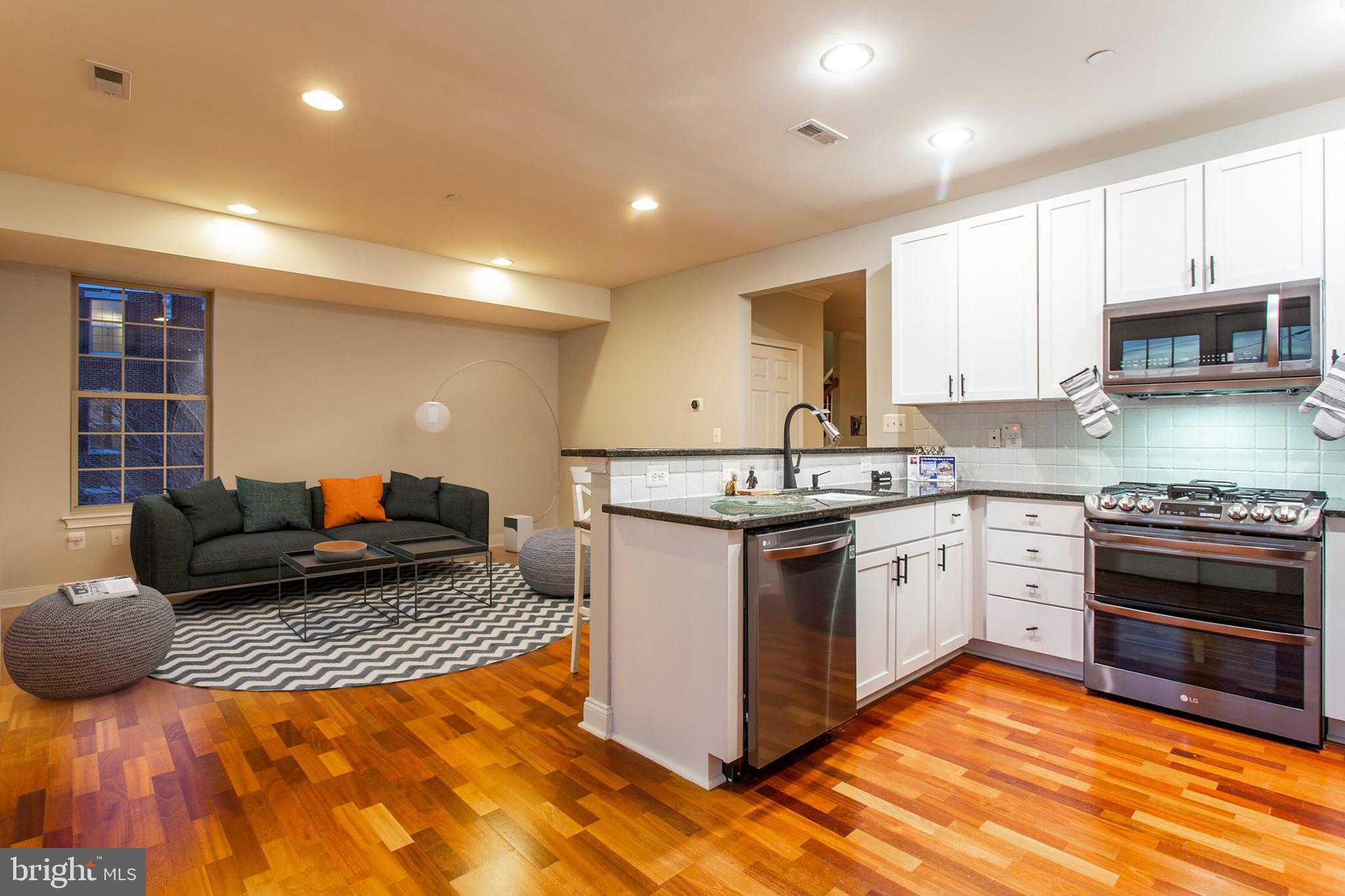 NAVAL SQUARE - Residential Lease
