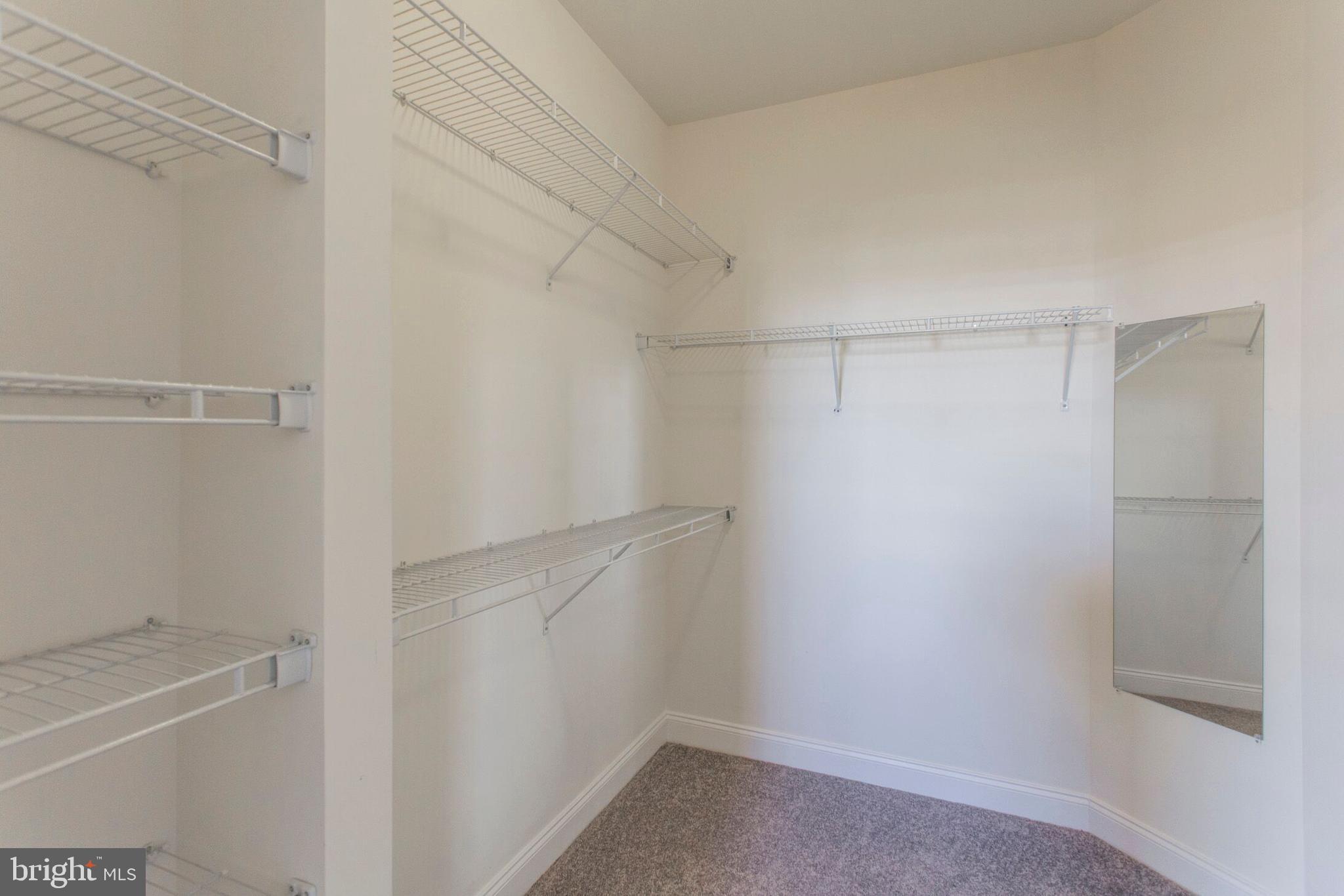 NAVAL SQUARE - Residential Lease