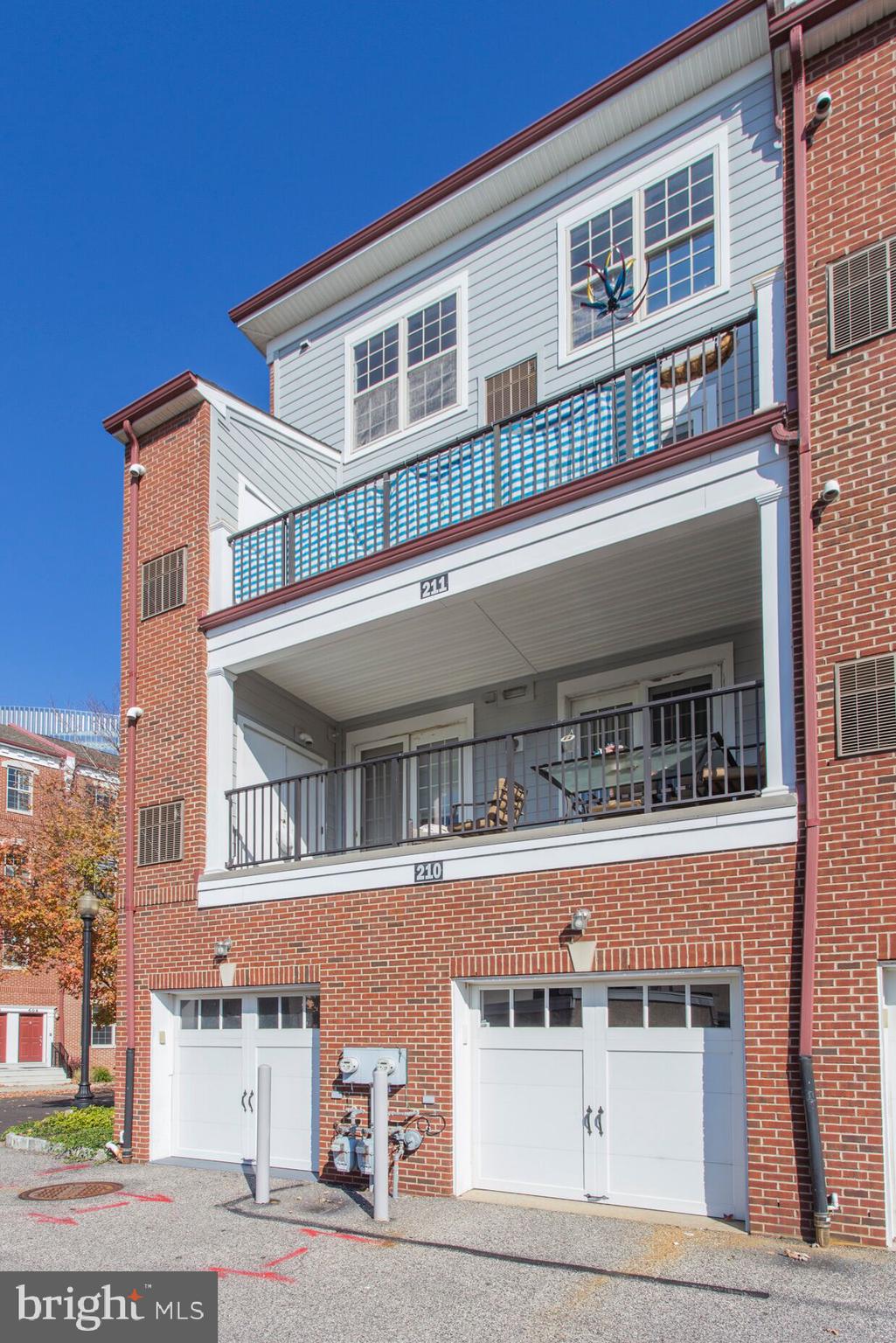 NAVAL SQUARE - Residential Lease