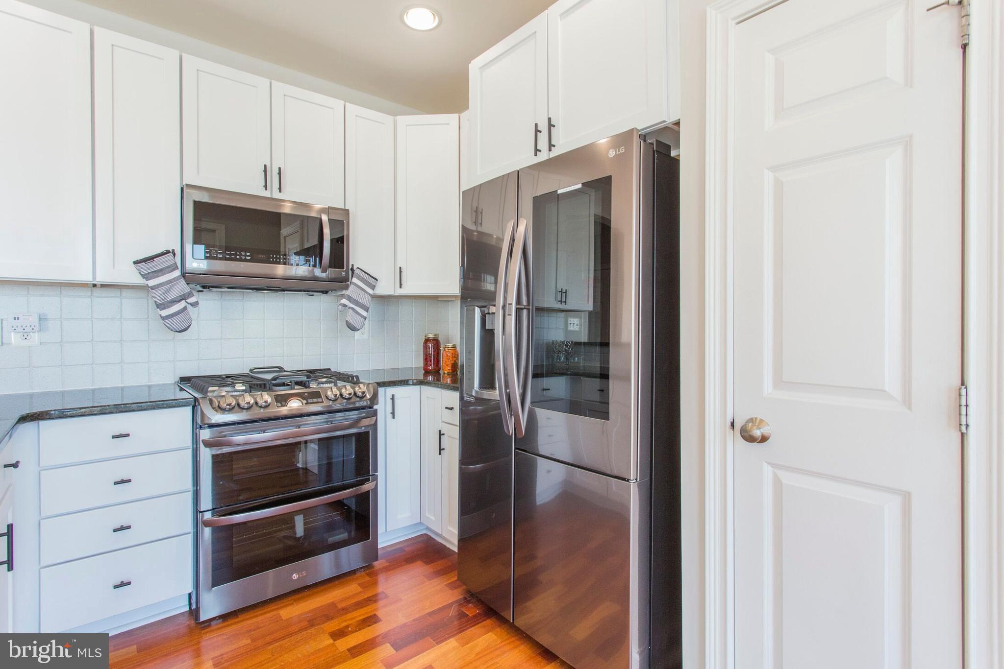 NAVAL SQUARE - Residential Lease