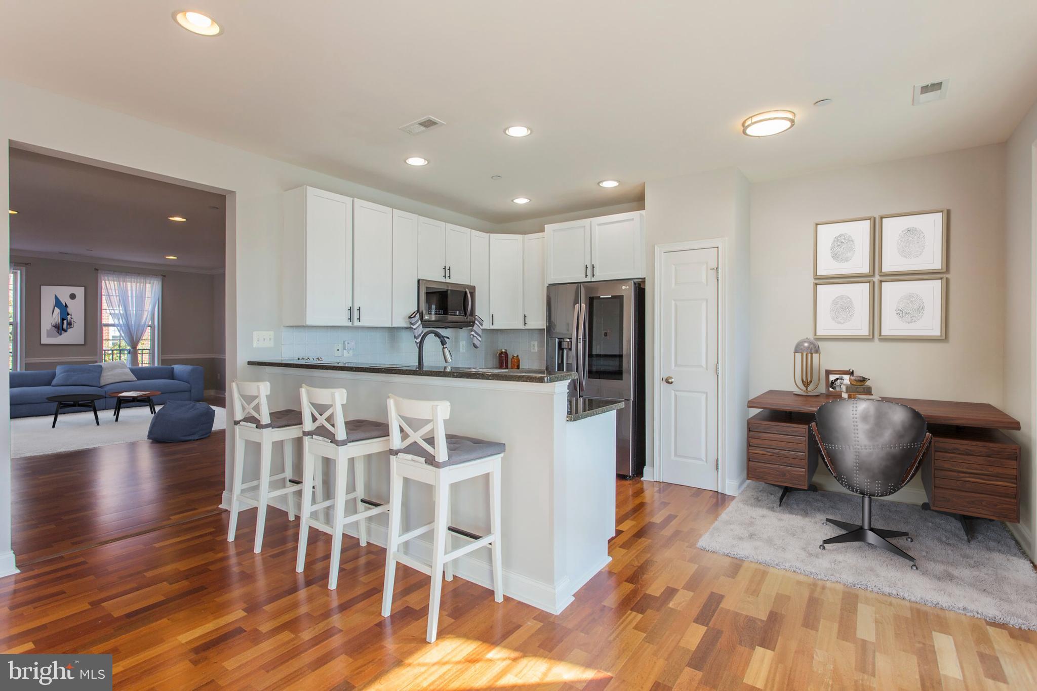 NAVAL SQUARE - Residential Lease