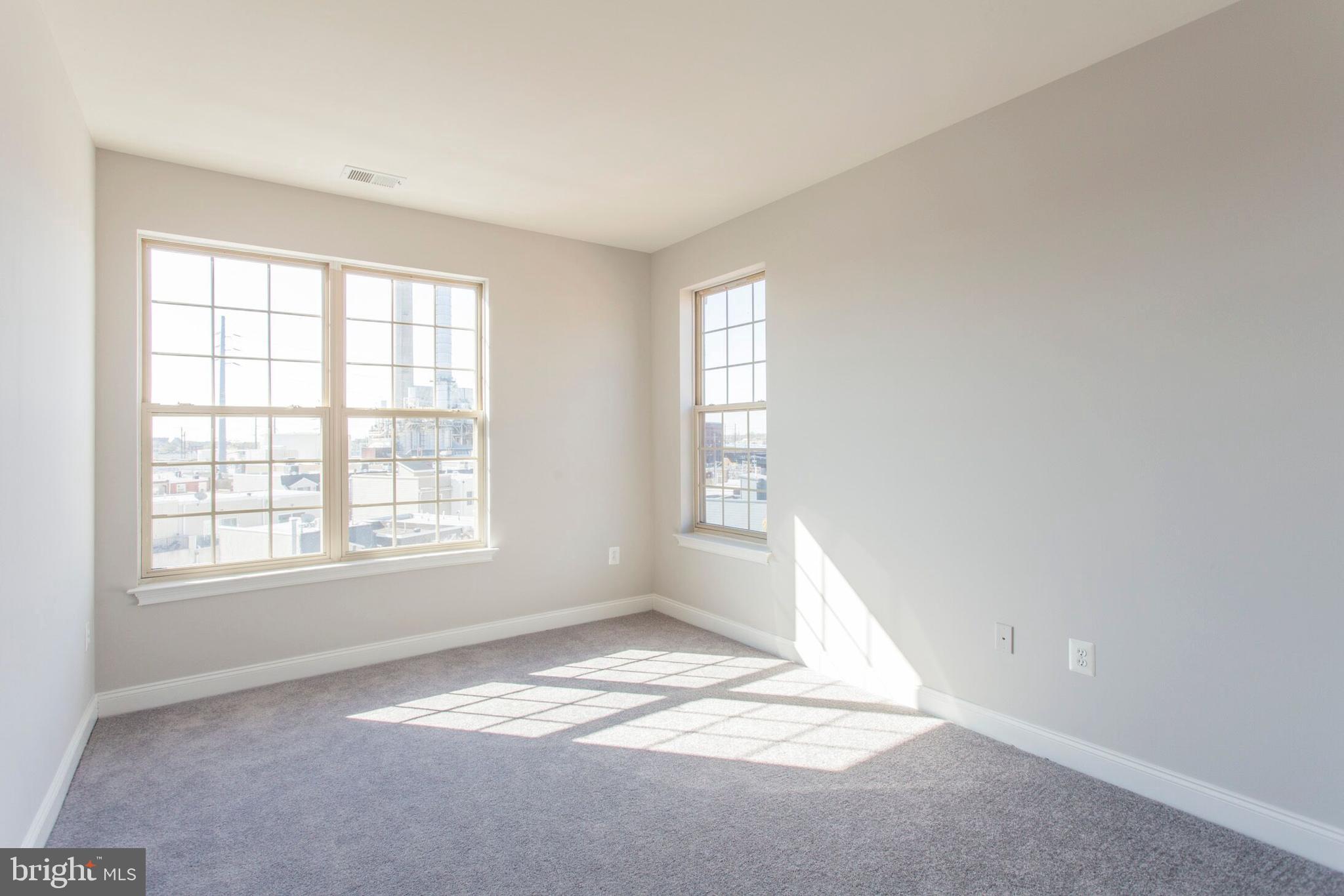 NAVAL SQUARE - Residential Lease