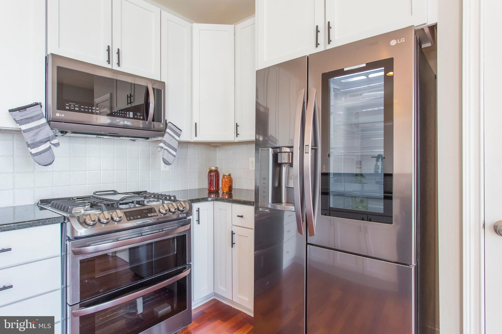 NAVAL SQUARE - Residential Lease