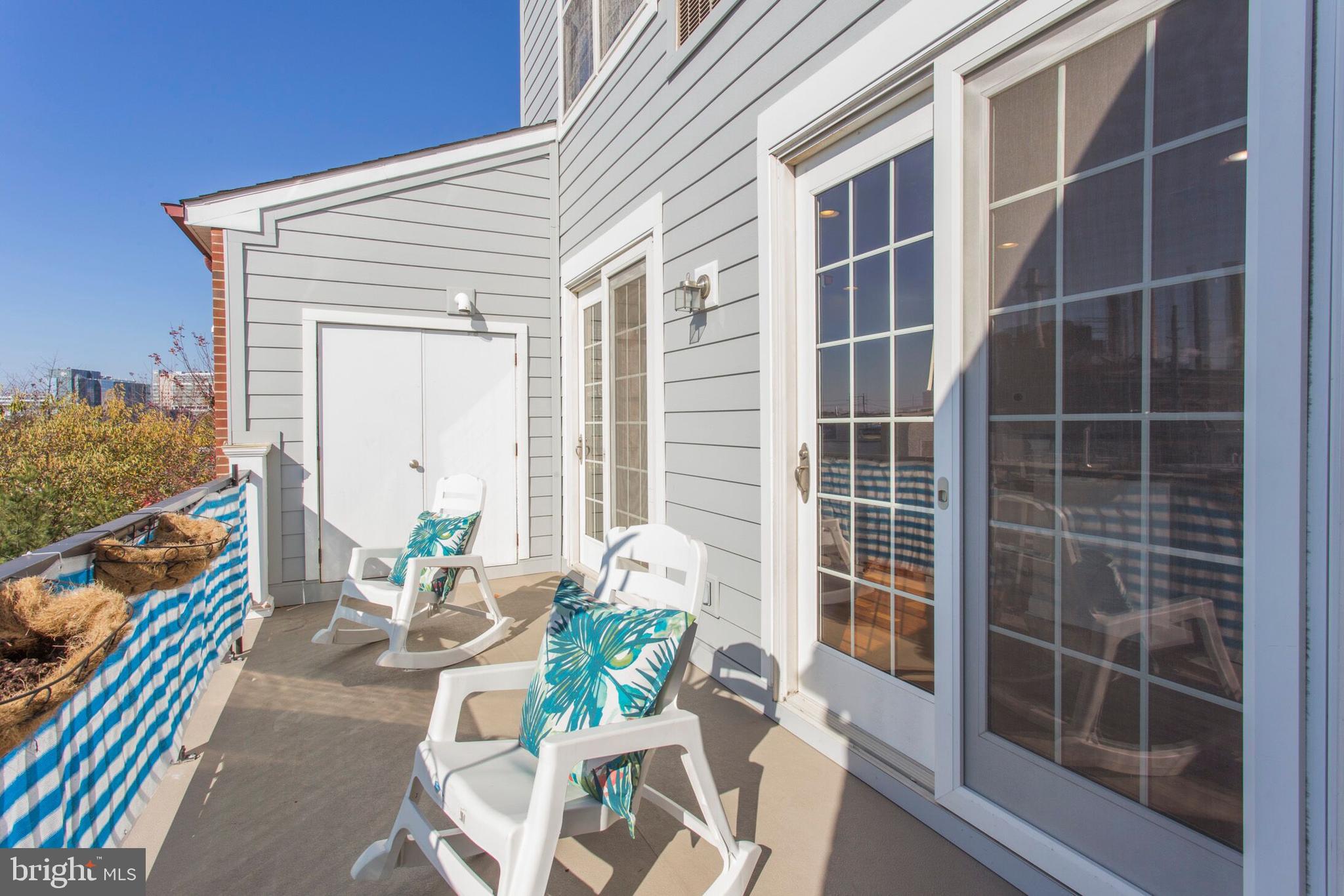NAVAL SQUARE - Residential Lease