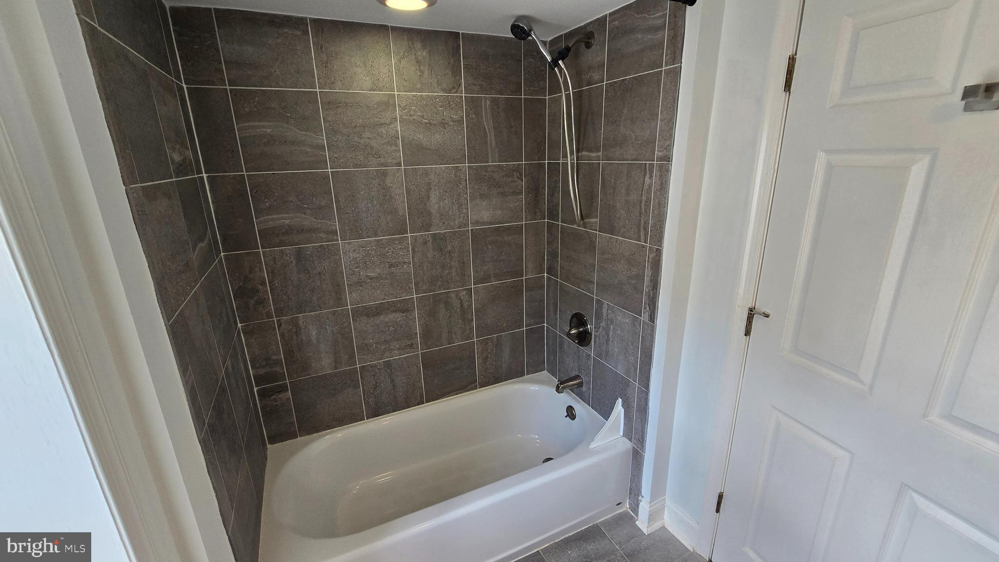 ROXBOROUGH - Residential Lease