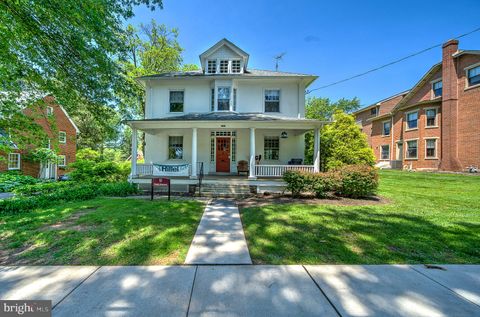 Photo of 33 Sixth Avenue, COLLEGEVILLE, PA 19426 (MLS # PAMC2178768)