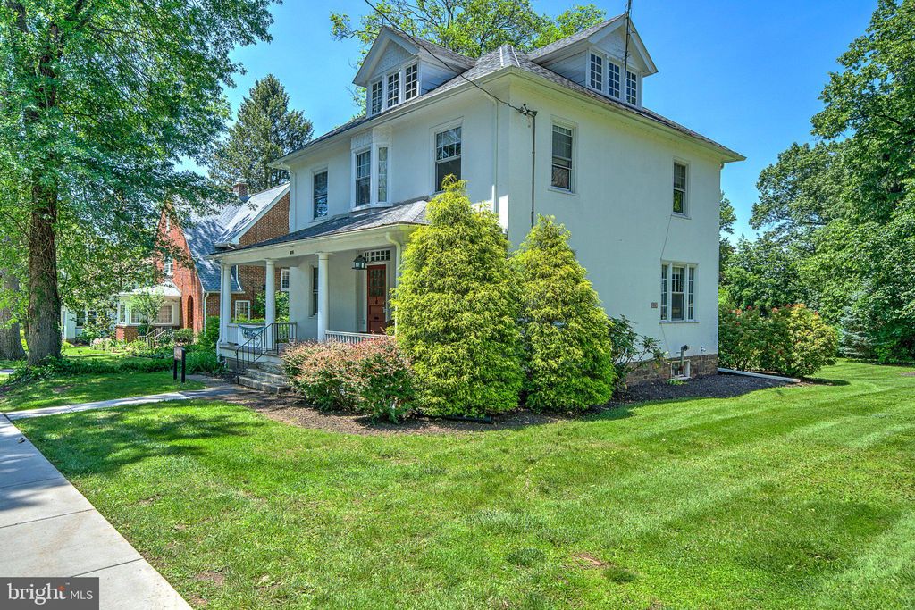 Photo of 33 Sixth Avenue, COLLEGEVILLE, PA 19426 (MLS # PAMC2178768)