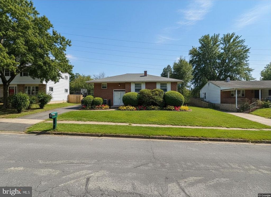 Photo of 303 Mackintosh Drive, GLEN BURNIE, MD 21061 (MLS # MDAA2139744)