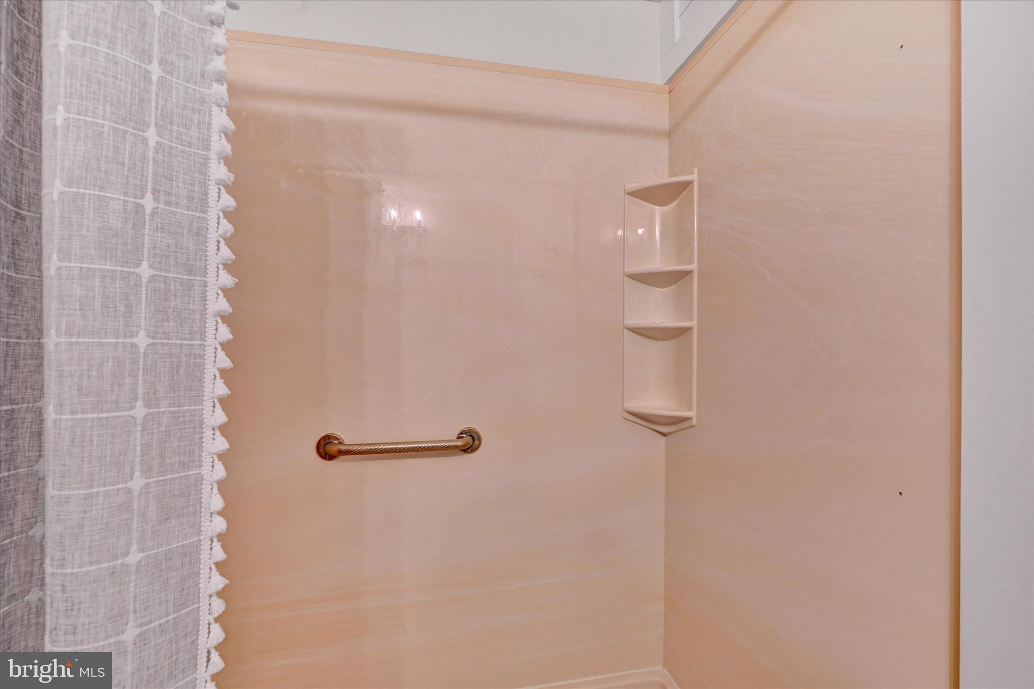 COUNTRY WALK - Residential