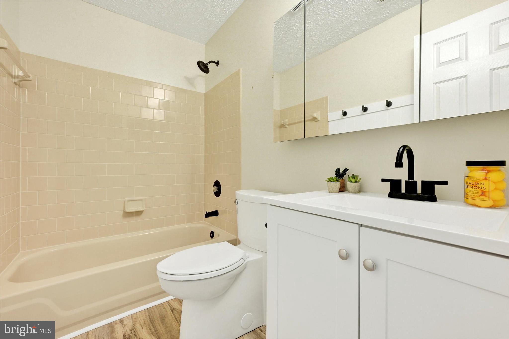 COUNTRY WALK - Residential