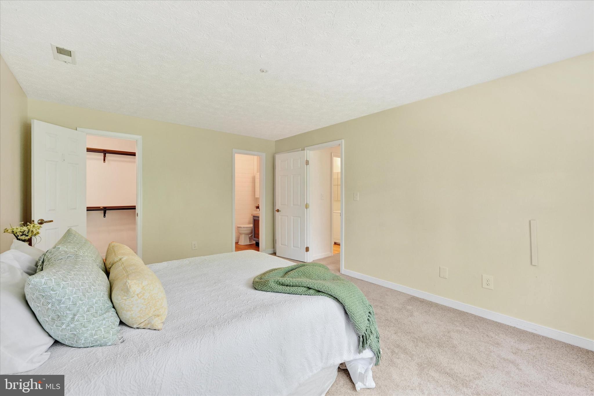 COUNTRY WALK - Residential