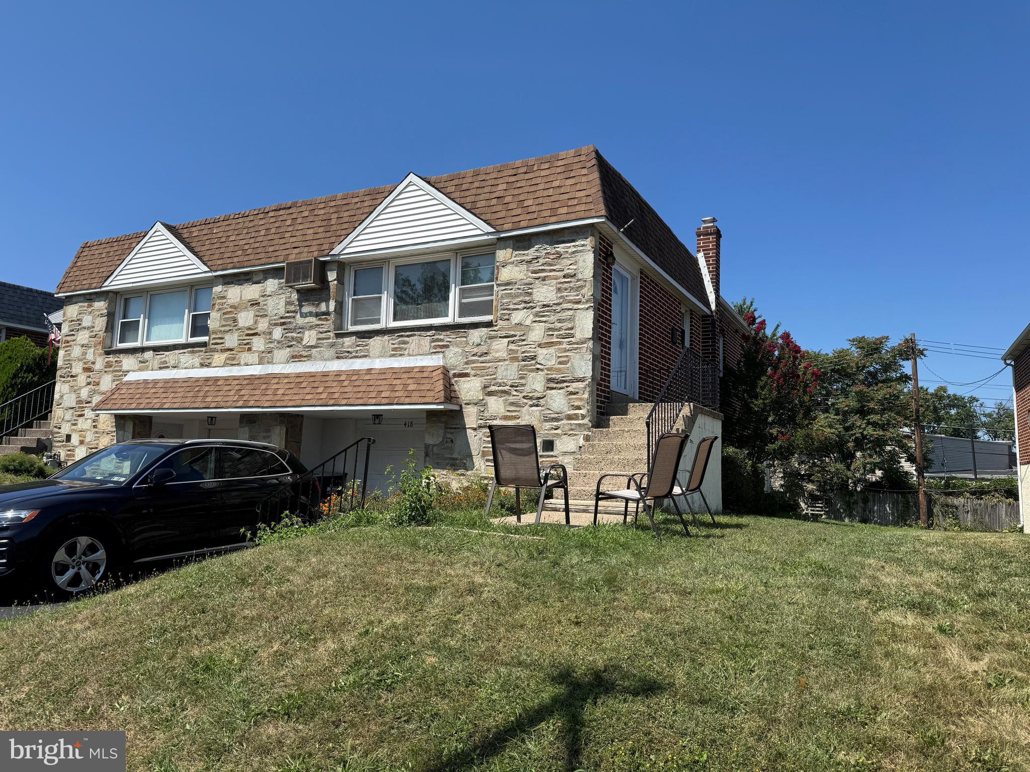 Seller is offering $3,000. buyer credit! This twin located in one of Lansdale’s most sought-after neighborhoods. This home is perfect for making your own.
Step into the formal living room where sunlight pours through a large front window, highlighting the hardwood floors and creating an inviting space to gather with friends and family. A few steps up, the bright and airy dining room flows seamlessly into the kitchen, which is larger than most in the area. Here you’ll find an abundance of cabinet and counter space, a sunny window, which has been replaced, and enough room to comfortably fit a full kitchen table to fit perfect for casual family meals.
The main level also features three bedrooms, each with its own, replaced with hardwood flooring and ample closet space, plus a full hall bath with replaced shower surround and a large hallway closet for extra storage.
The lower level offers a wonderful surprise: a spacious fourth bedroom, a full bath, a mudroom/utility room, under-stair storage, garage with electric powered garage door, and a fantastic 19x18 family room. This large, multifunctional space includes a fabulous gas fireplace for those chilly days, ample storage, and exterior door leading to a pleasant backyard —perfect for family fun and summer relaxation. Buyer can choose any furniture they like to keep. The rest will be removed.
