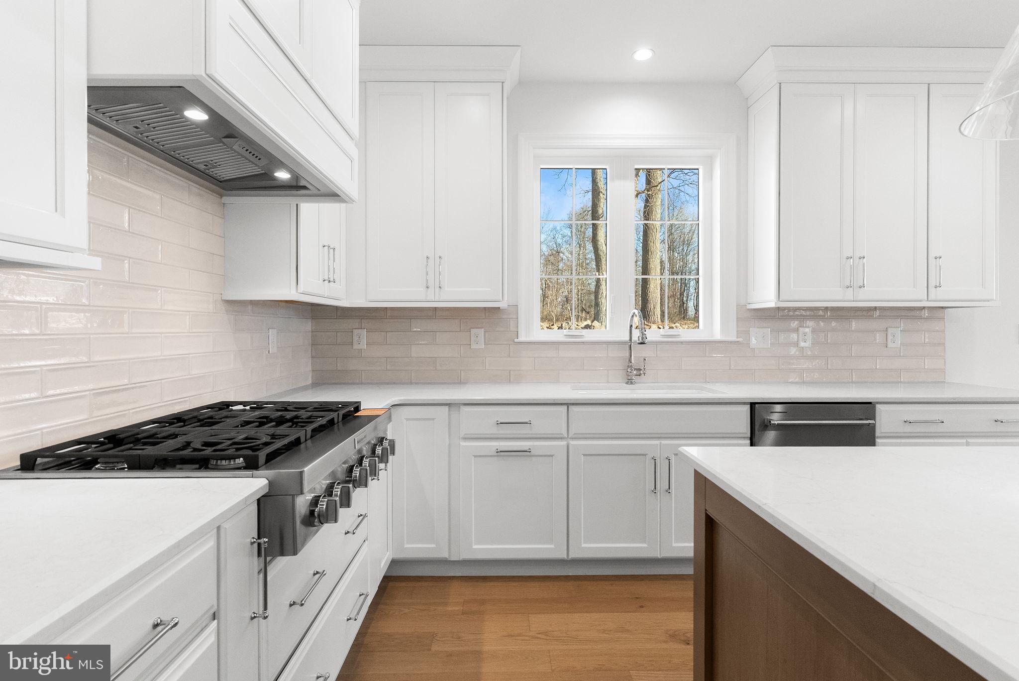 ESTATES AT STONECLIFF - Residential