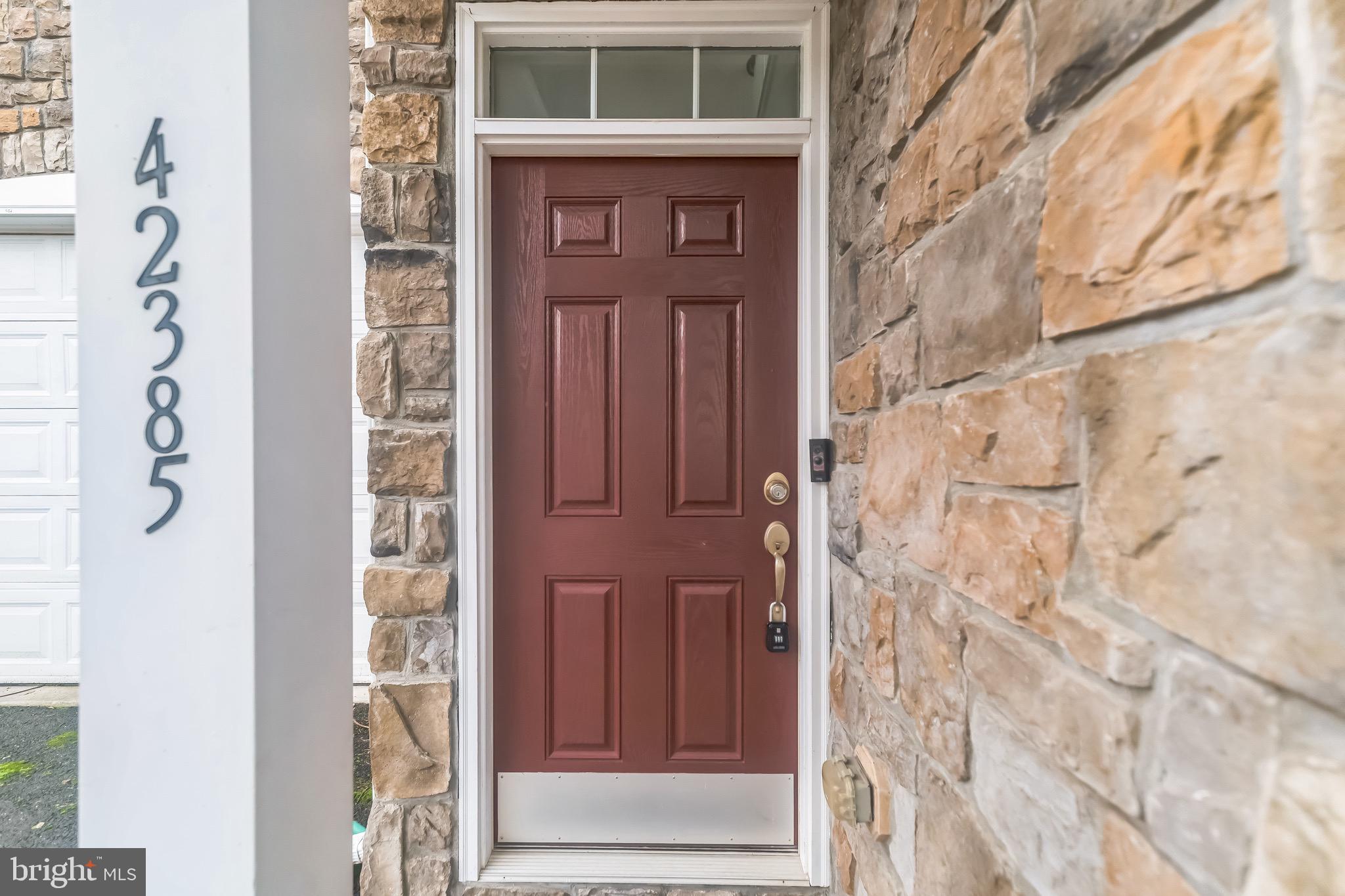 42385 TRELLIS SQUARE