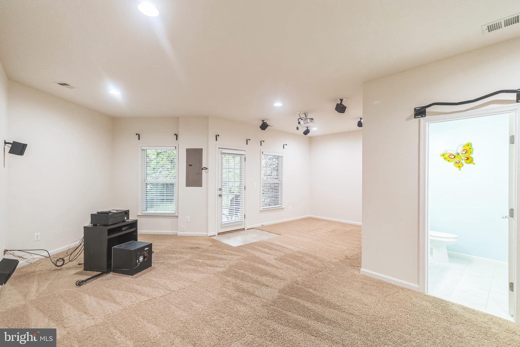 42385 TRELLIS SQUARE