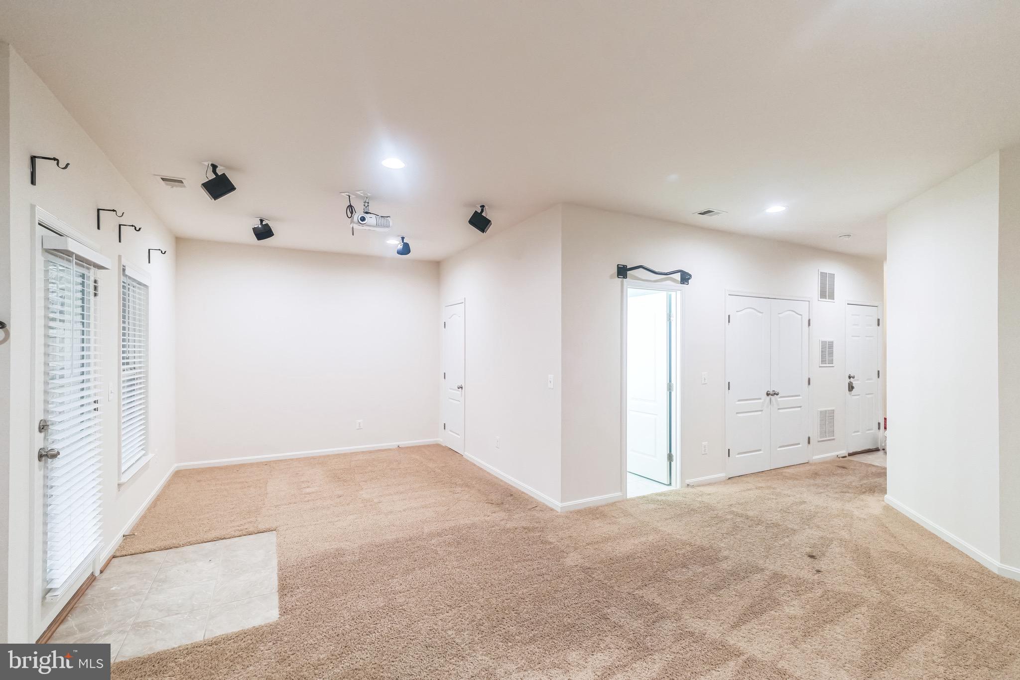 42385 TRELLIS SQUARE