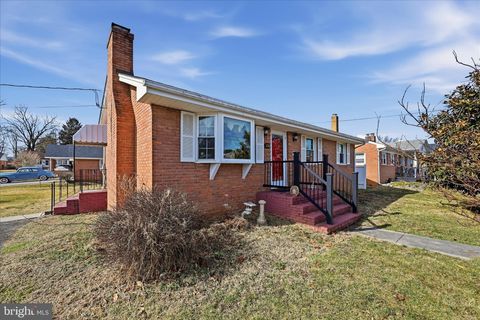 Homes For Sale - 200 Washington Avenue<br/> Warren County, FRONT ROYAL, VA 22630