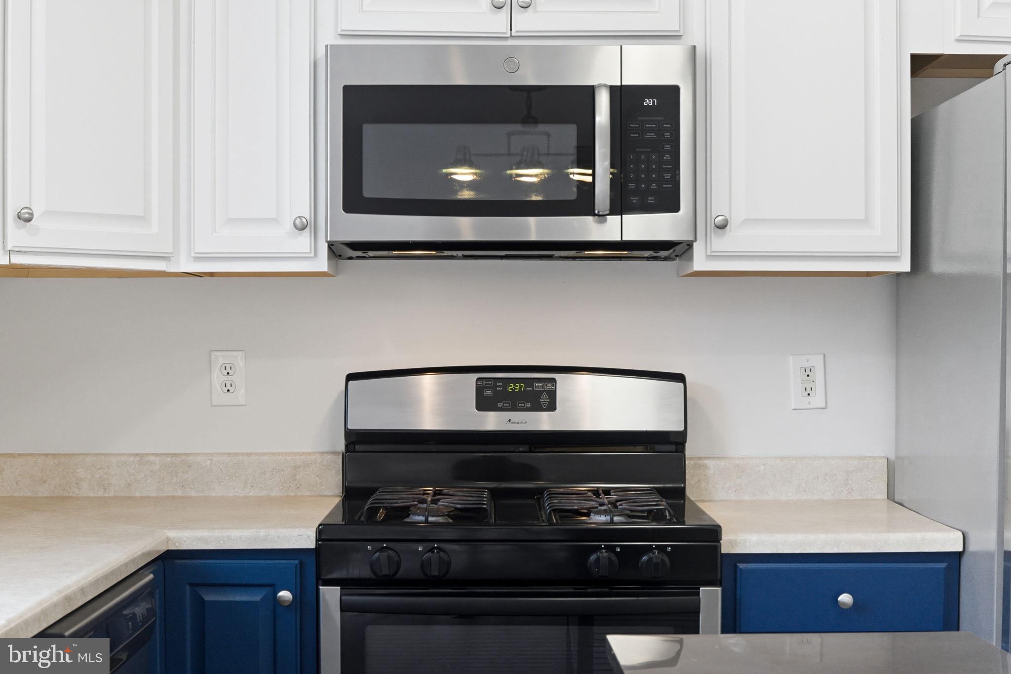 ASHBURN MANOR - Residential Lease