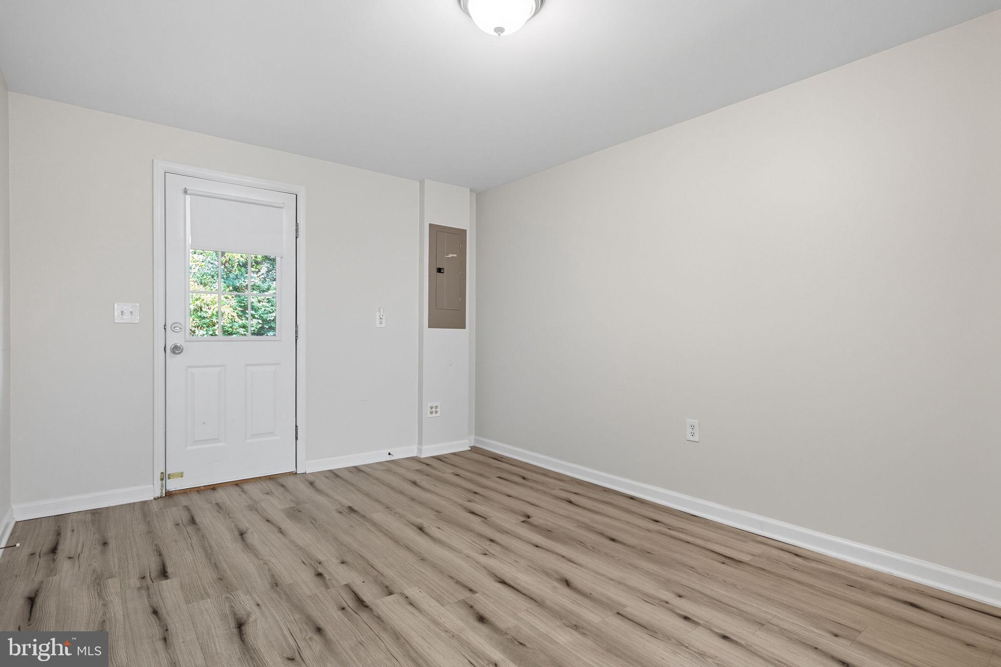 ASHBURN MANOR - Residential Lease