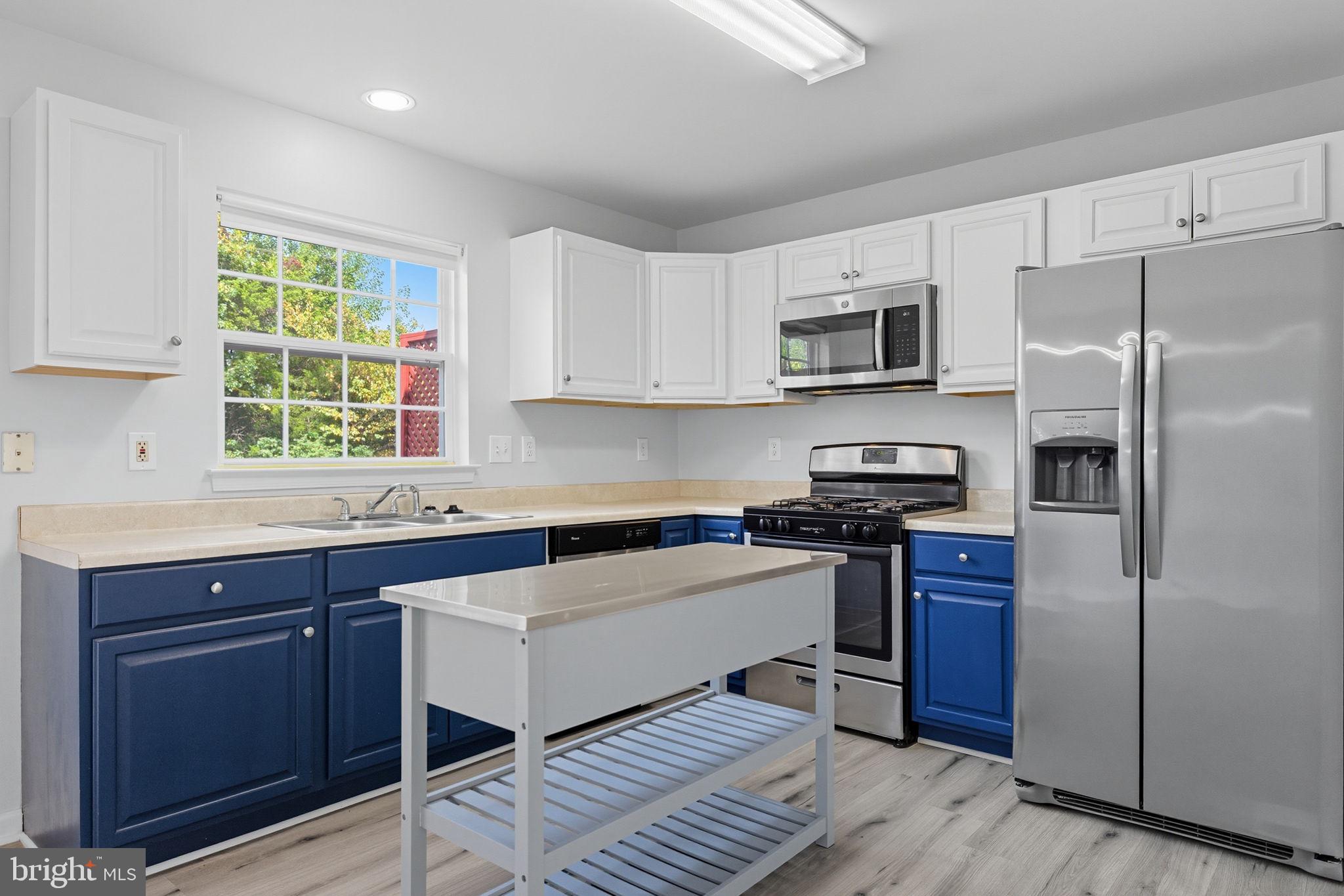 ASHBURN MANOR - Residential Lease