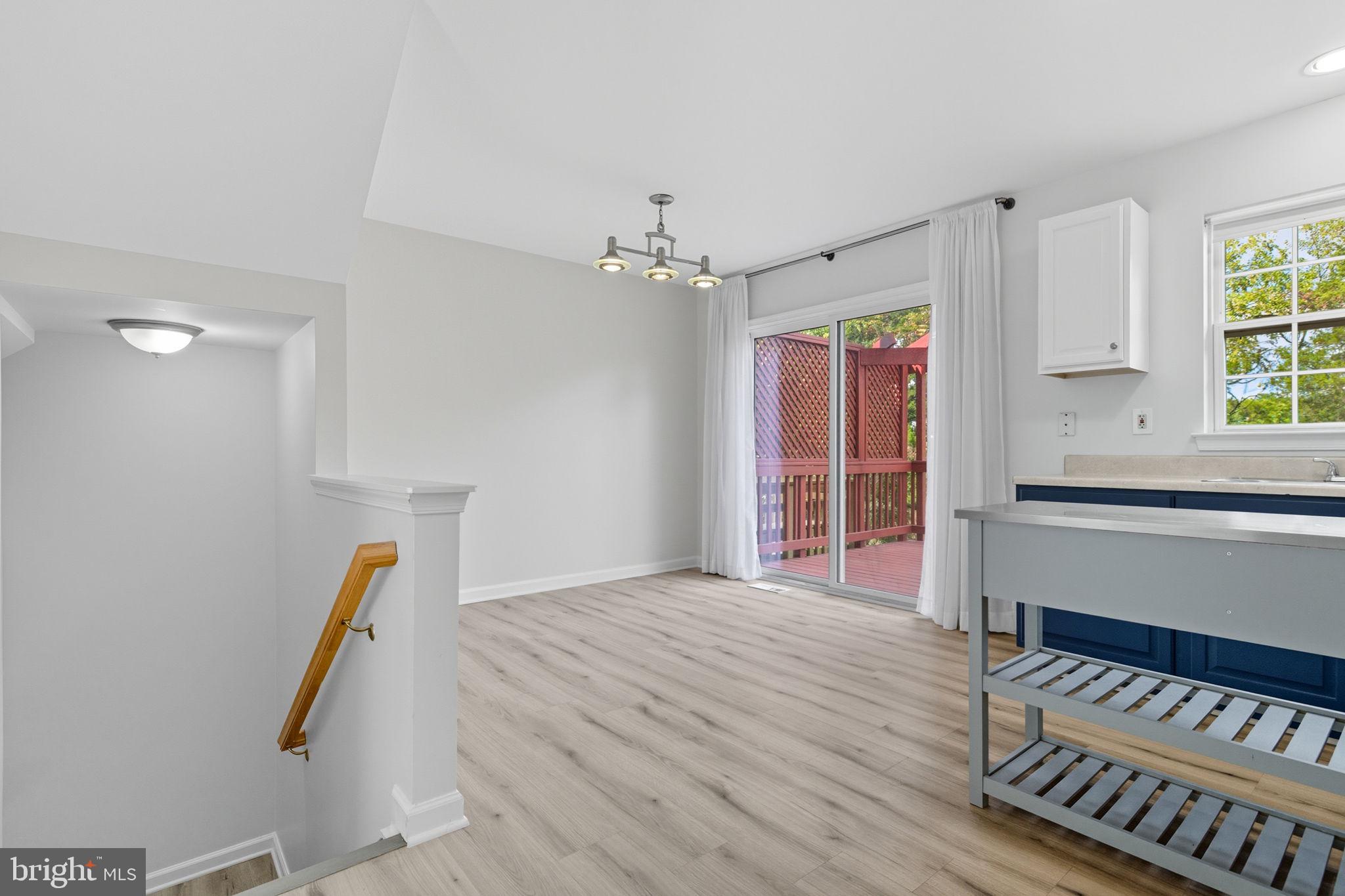 ASHBURN MANOR - Residential Lease